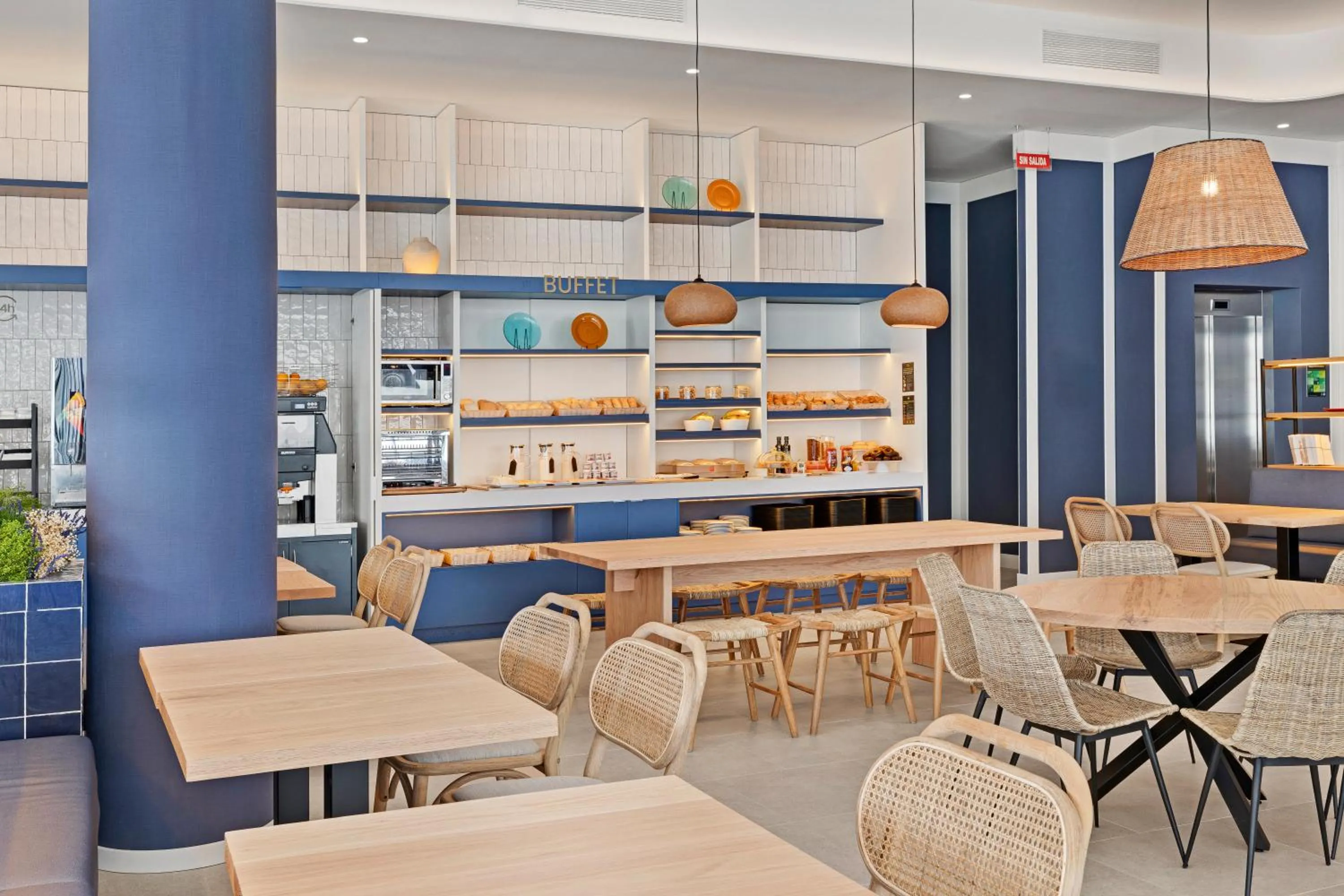 Restaurant/places to eat in B&B HOTEL Benidorm Finestrat