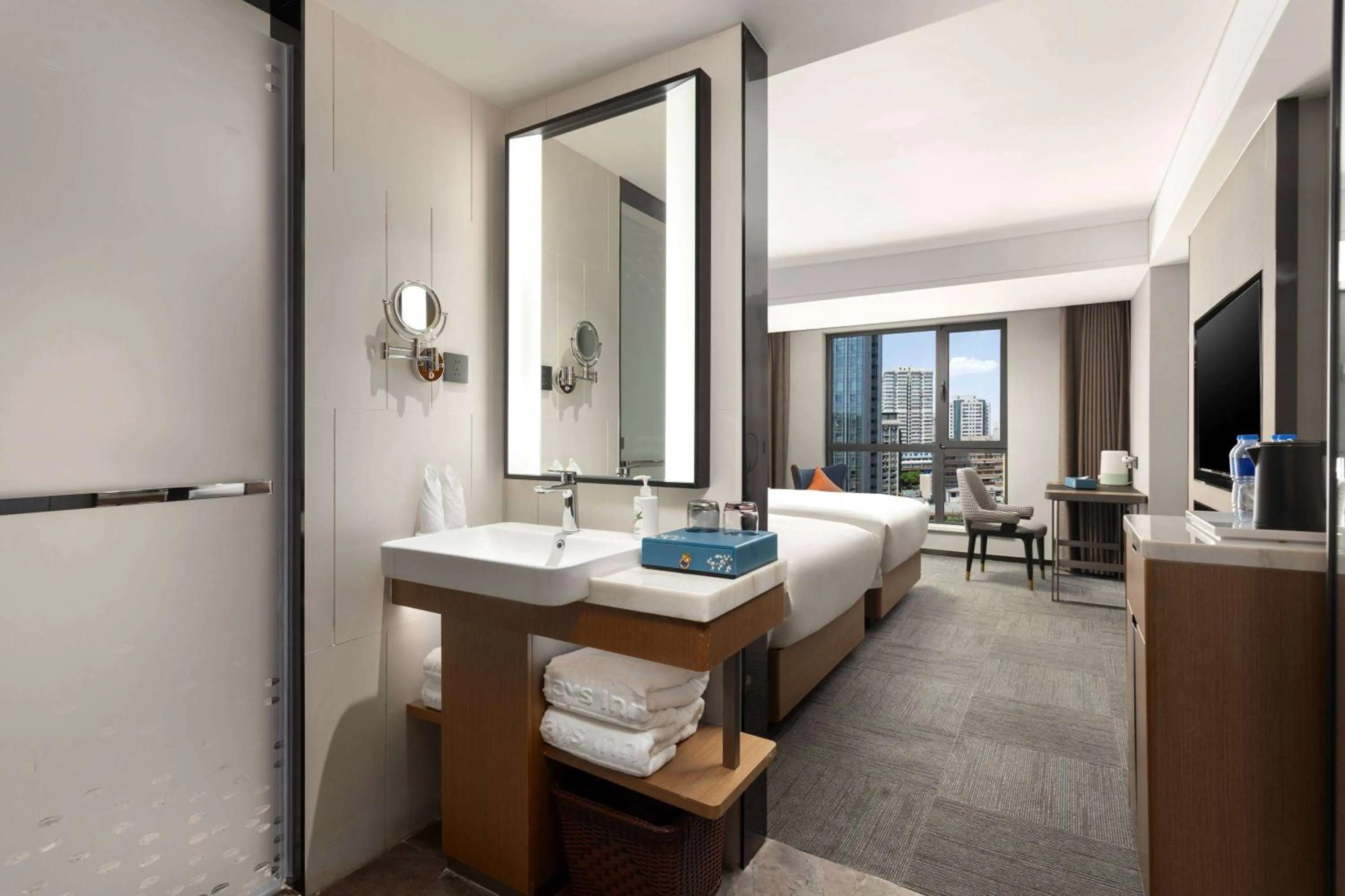 Bathroom, Bed in Days Inn by Wyndham Lanzhou Chengguan