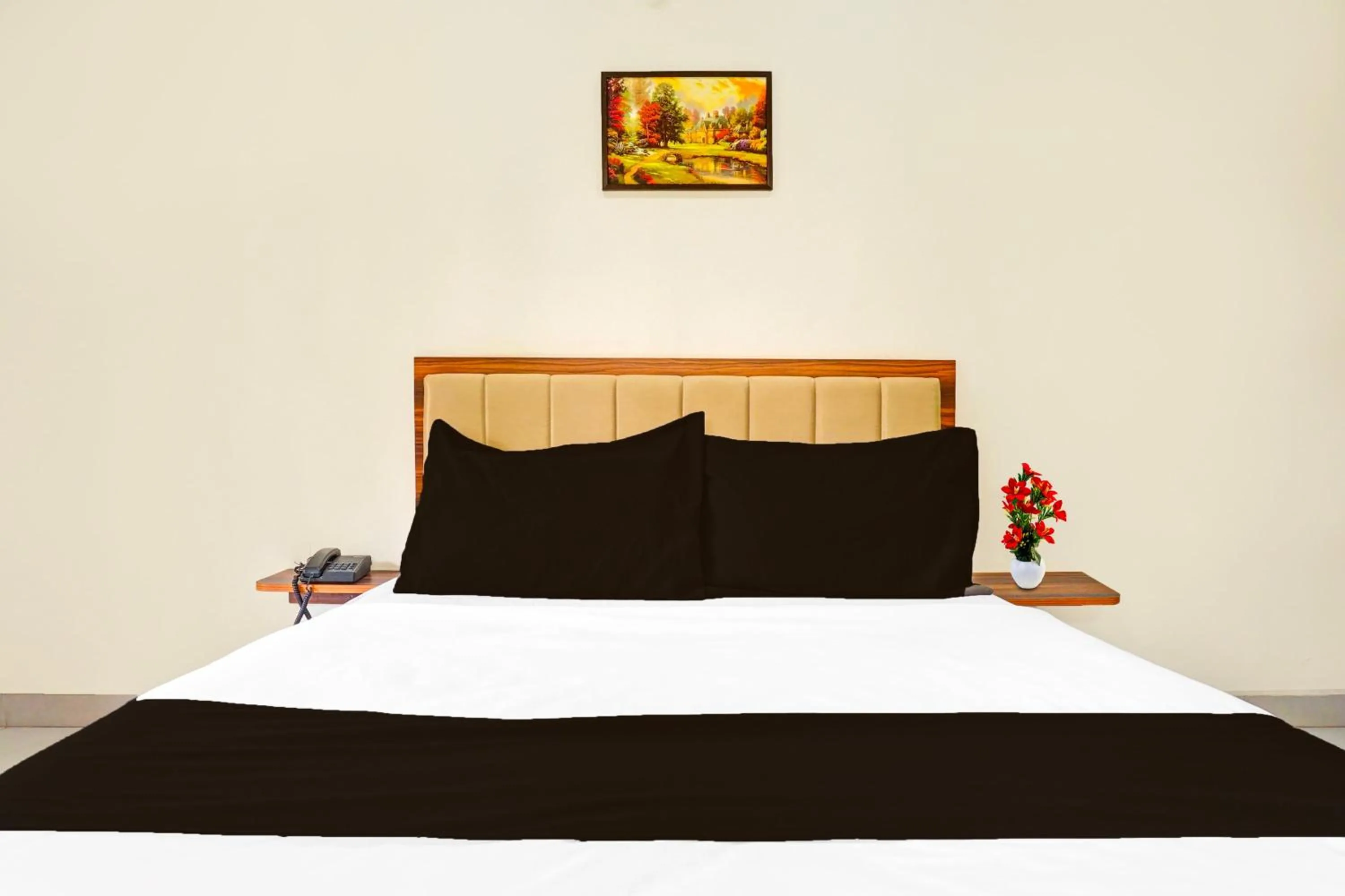Bedroom, Bed in Super Townhouse Amanora Park Town Formerly Samrat Inn