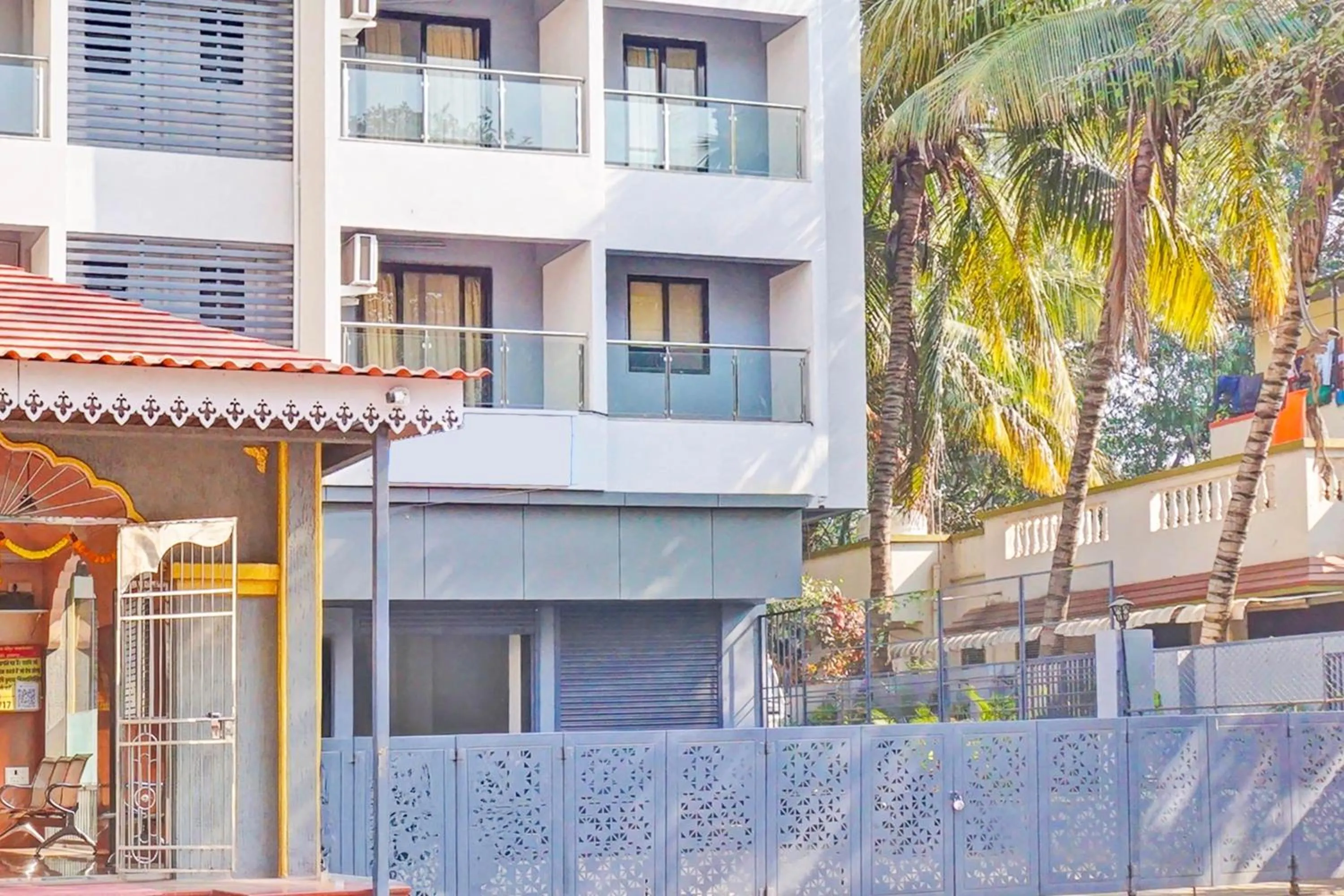 Facade/entrance in Super Townhouse Amanora Park Town Formerly Samrat Inn