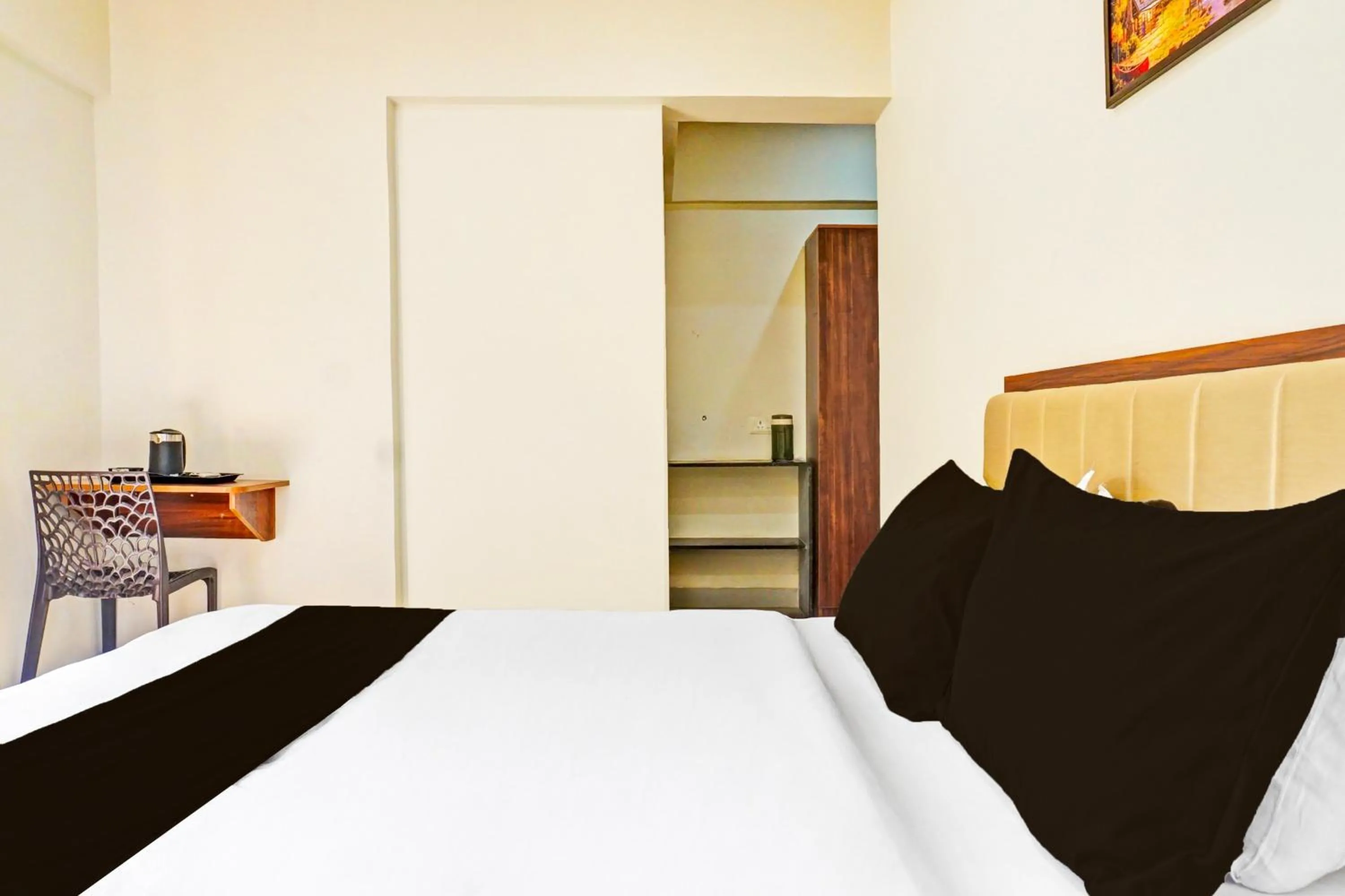 Bedroom, Bed in Super Townhouse Amanora Park Town Formerly Samrat Inn