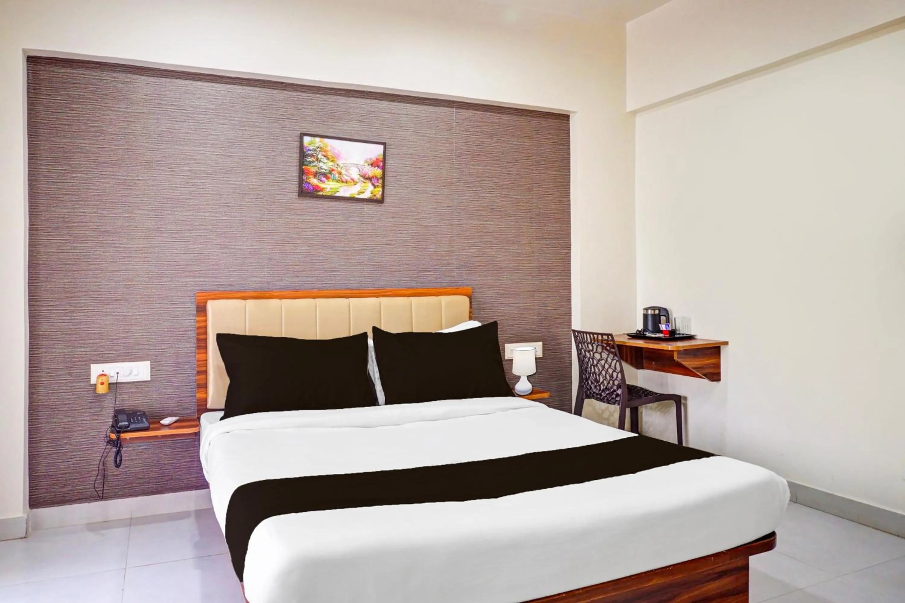 Bedroom, Bed in Super Townhouse Amanora Park Town Formerly Samrat Inn
