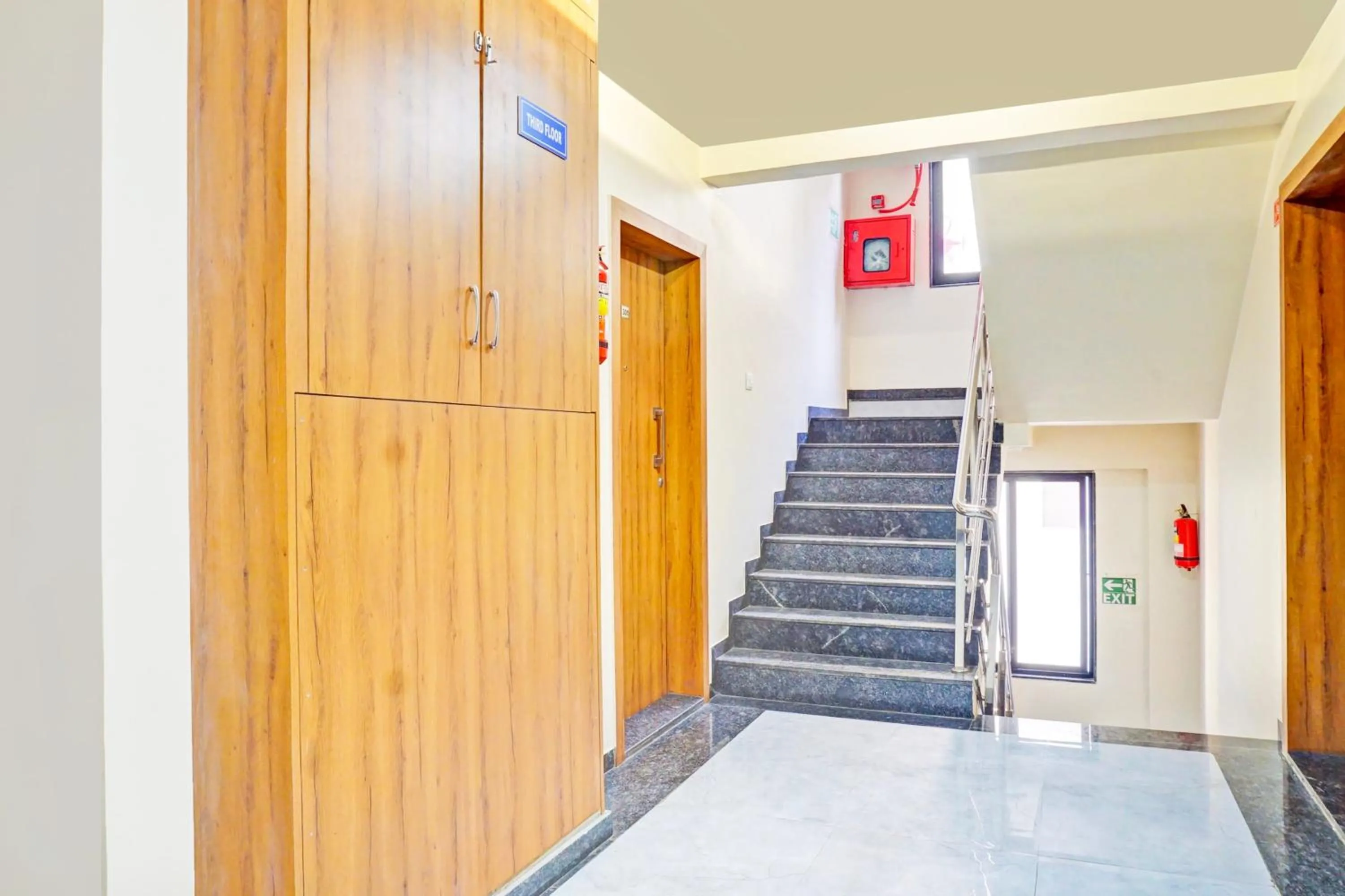Lobby or reception in Super Townhouse Amanora Park Town Formerly Samrat Inn
