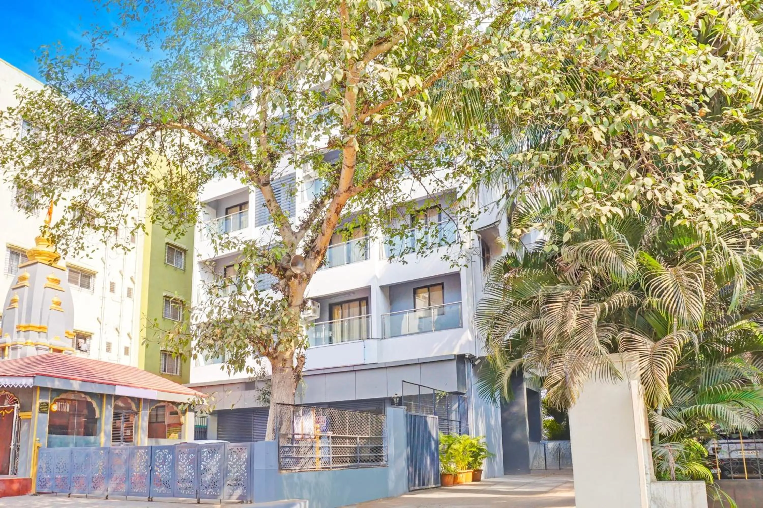 Facade/entrance in Super Townhouse Amanora Park Town Formerly Samrat Inn
