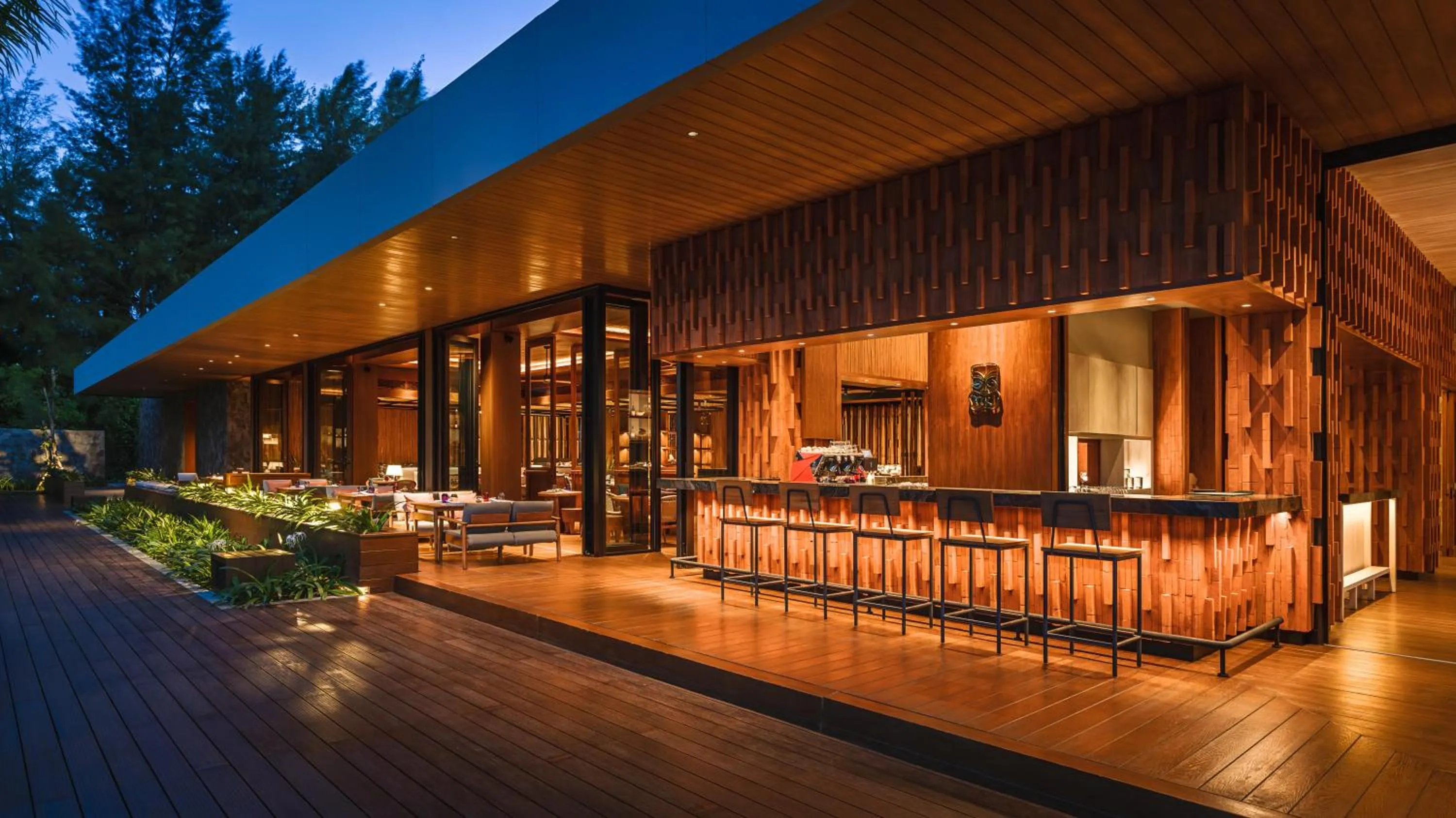 Lounge or bar in Hotel Indigo Bintan Lagoi Beach by IHG