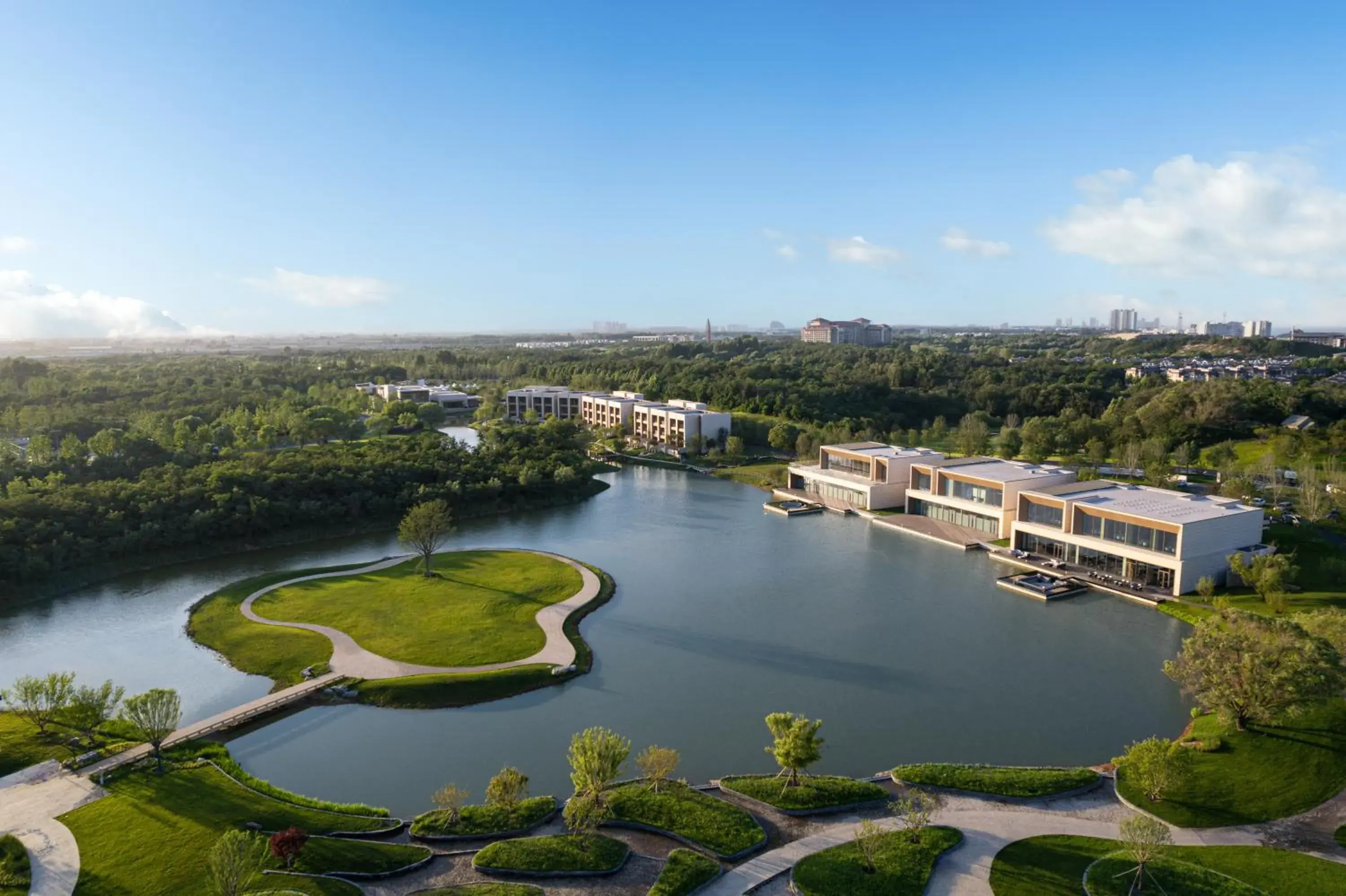 Property building in Hotel Indigo Beidaihe Property building in Hotel Indigo Beidaihe