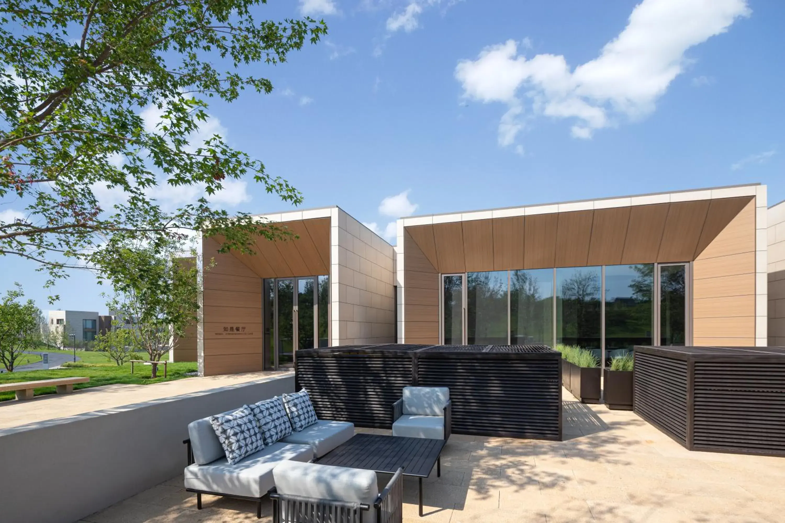 Restaurant/places to eat in Hotel Indigo Beidaihe Restaurant/places to eat in Hotel Indigo Beidaihe