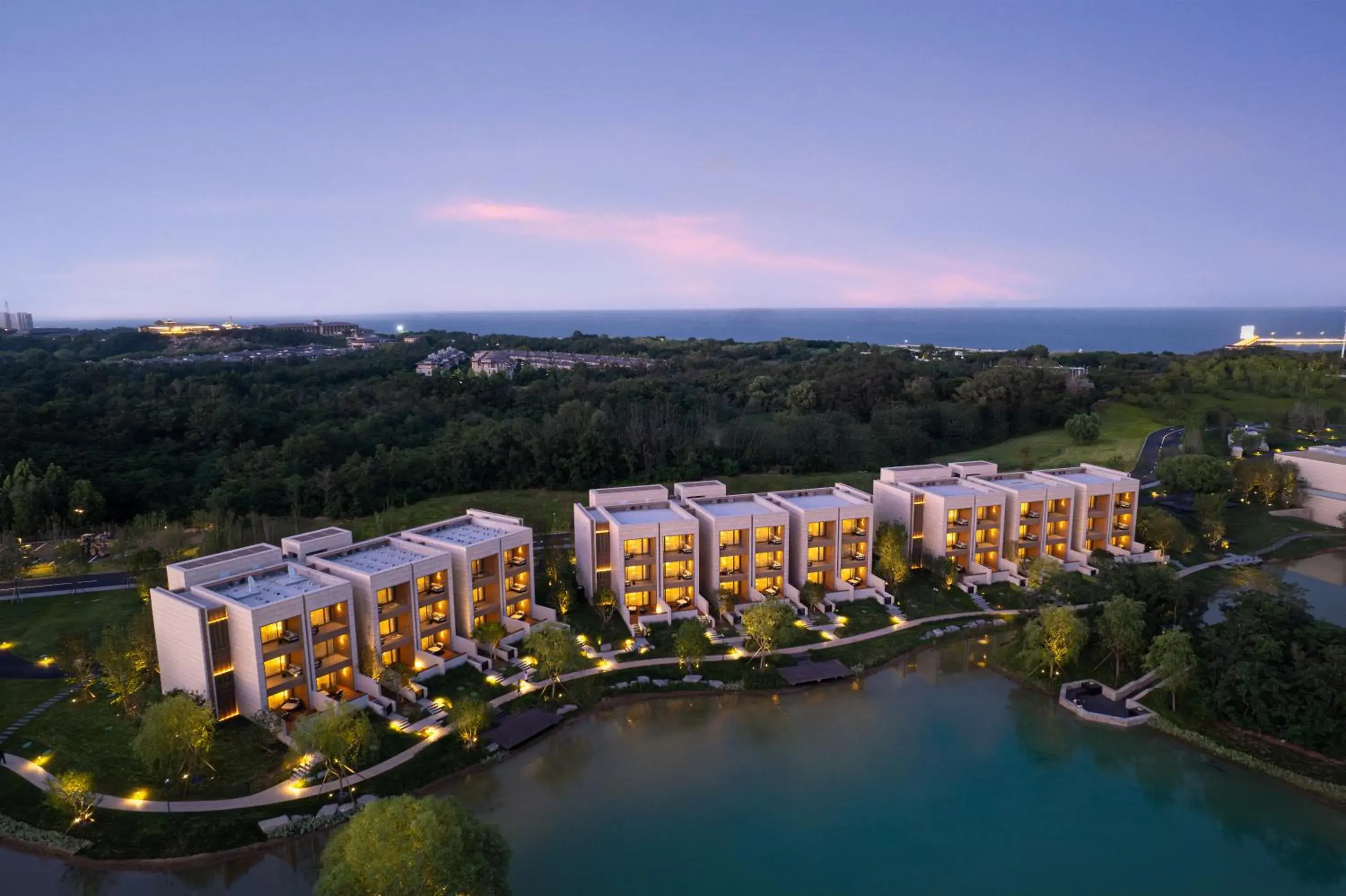 Property building in Hotel Indigo Beidaihe Property building in Hotel Indigo Beidaihe