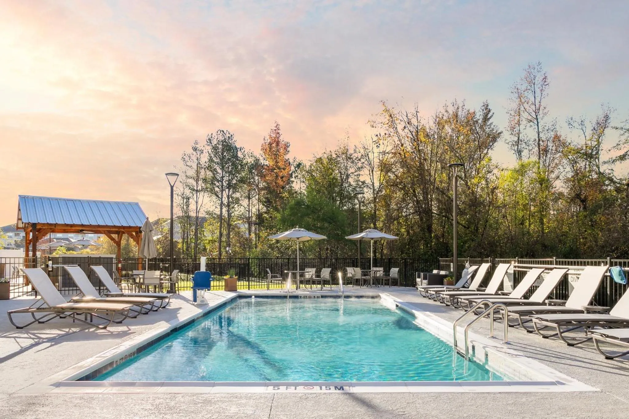 Swimming pool in Holiday Inn Express Chattanooga - Hamilton Place