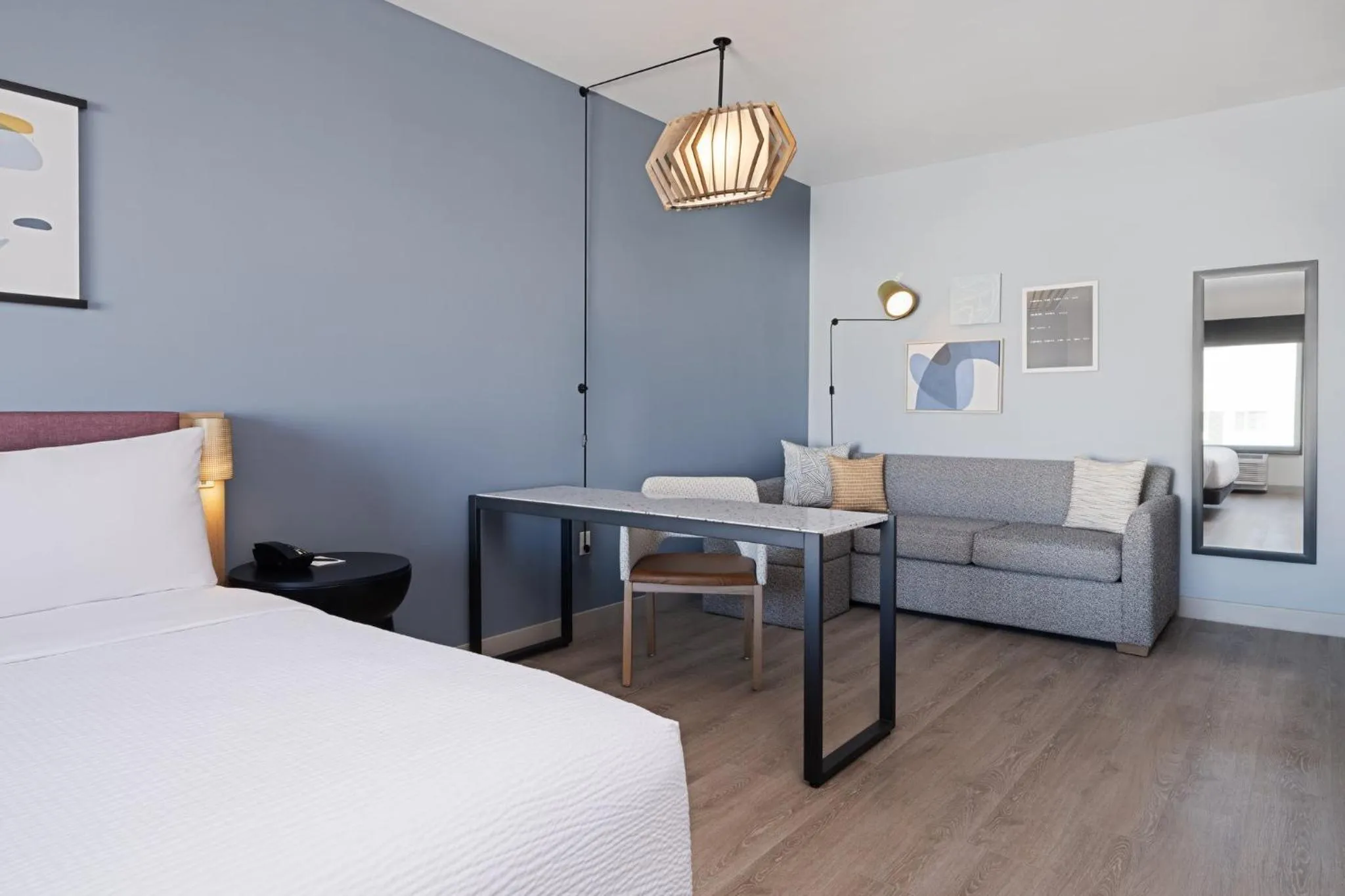 Photo of the whole room, Bed in Atwell Suites Kansas City Airport by IHG