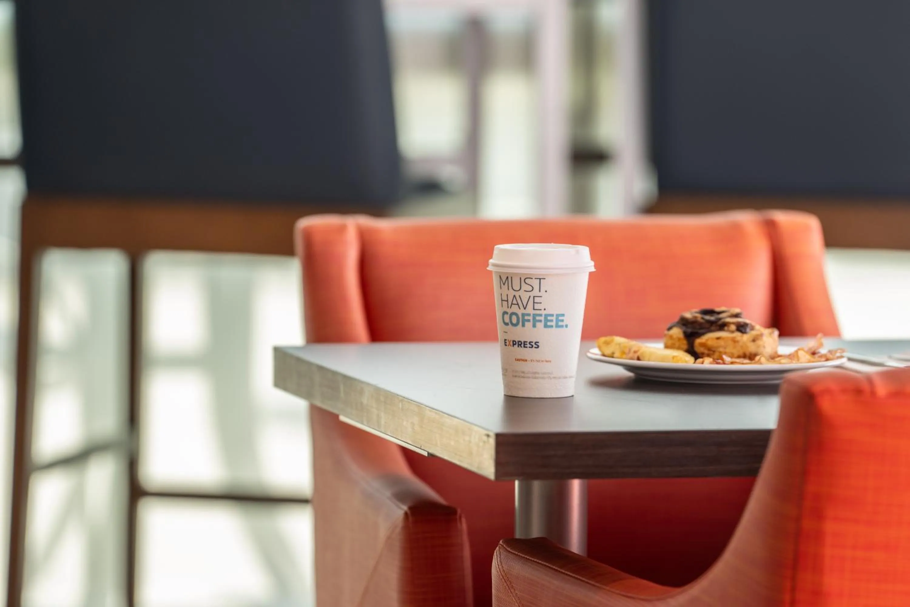 Food and drinks in Holiday Inn Express & Suites Fort Walton Beach - Eglin Area by IHG