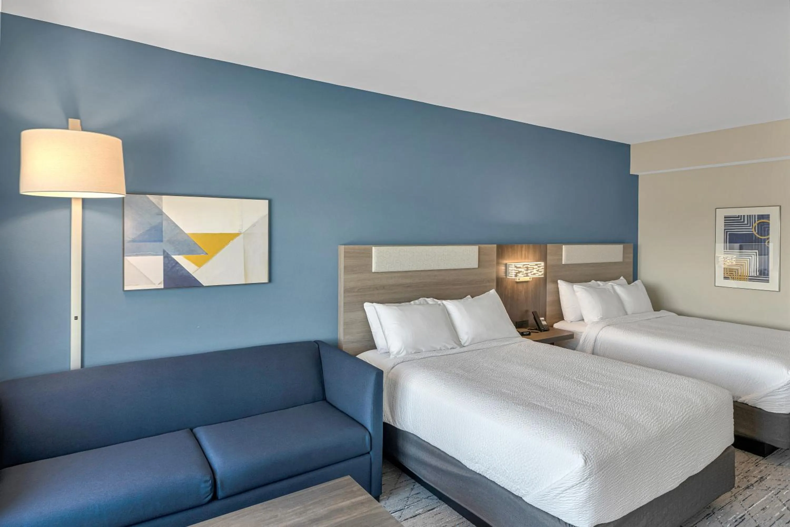 Bed in Holiday Inn Express & Suites Fort Walton Beach - Eglin Area by IHG