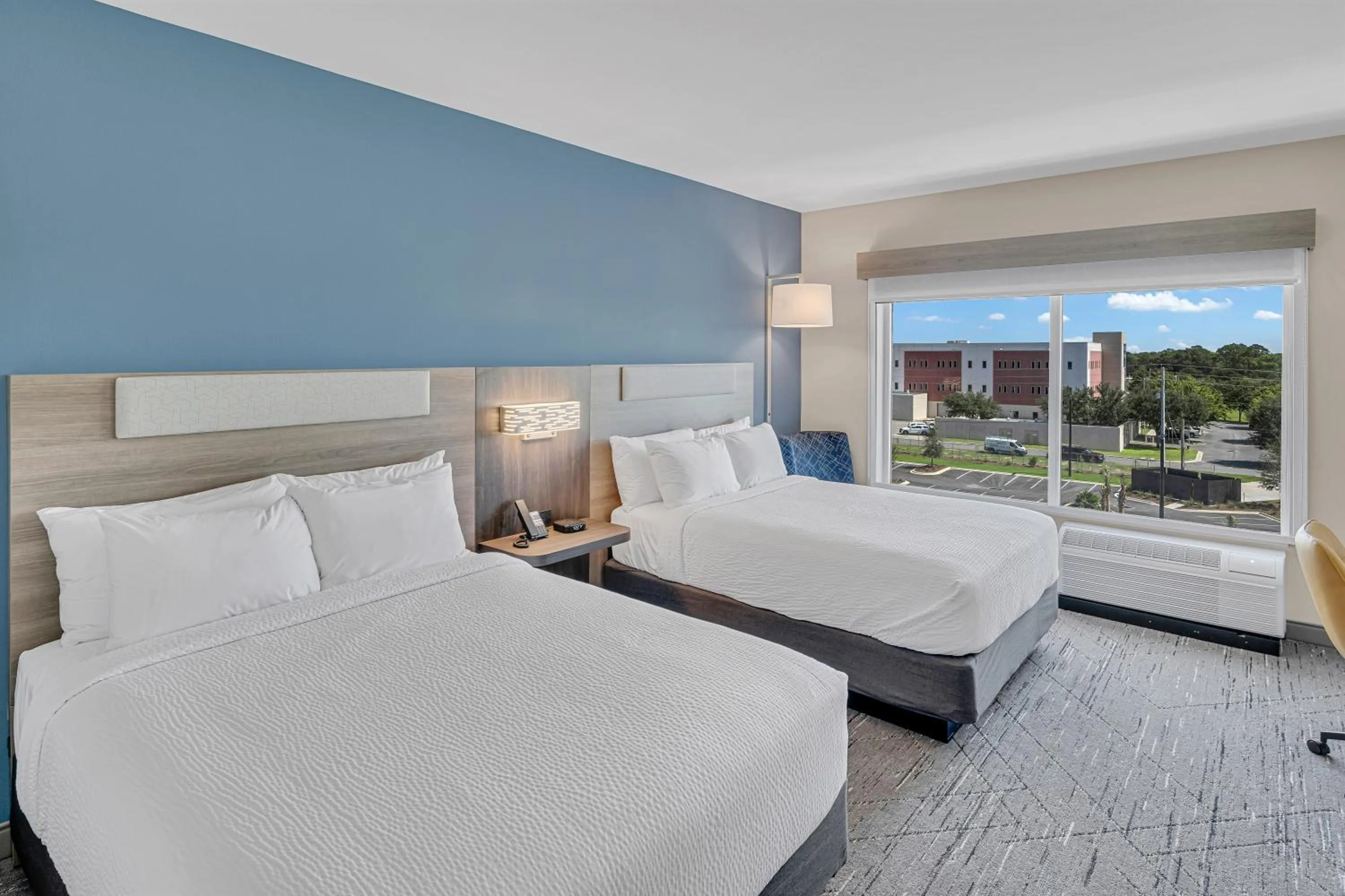 Bed in Holiday Inn Express & Suites Fort Walton Beach - Eglin Area by IHG