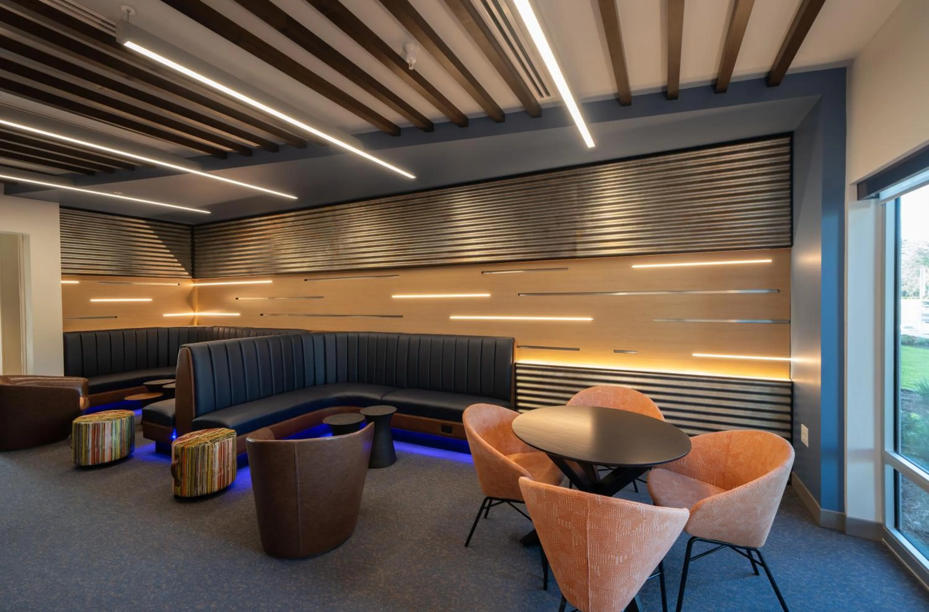 Lobby or reception in Holiday Inn Express & Suites Fort Walton Beach - Eglin Area by IHG