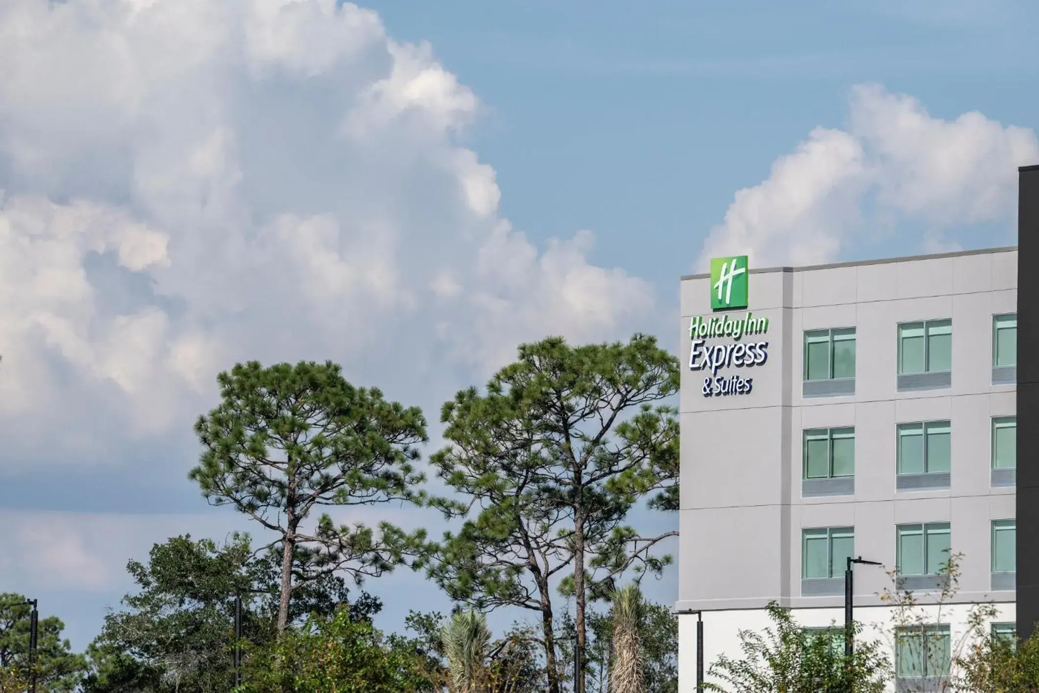 Property building in Holiday Inn Express & Suites Fort Walton Beach - Eglin Area by IHG Property building in Holiday Inn Express & Suites Fort Walton Beach - Eglin Area by IHG