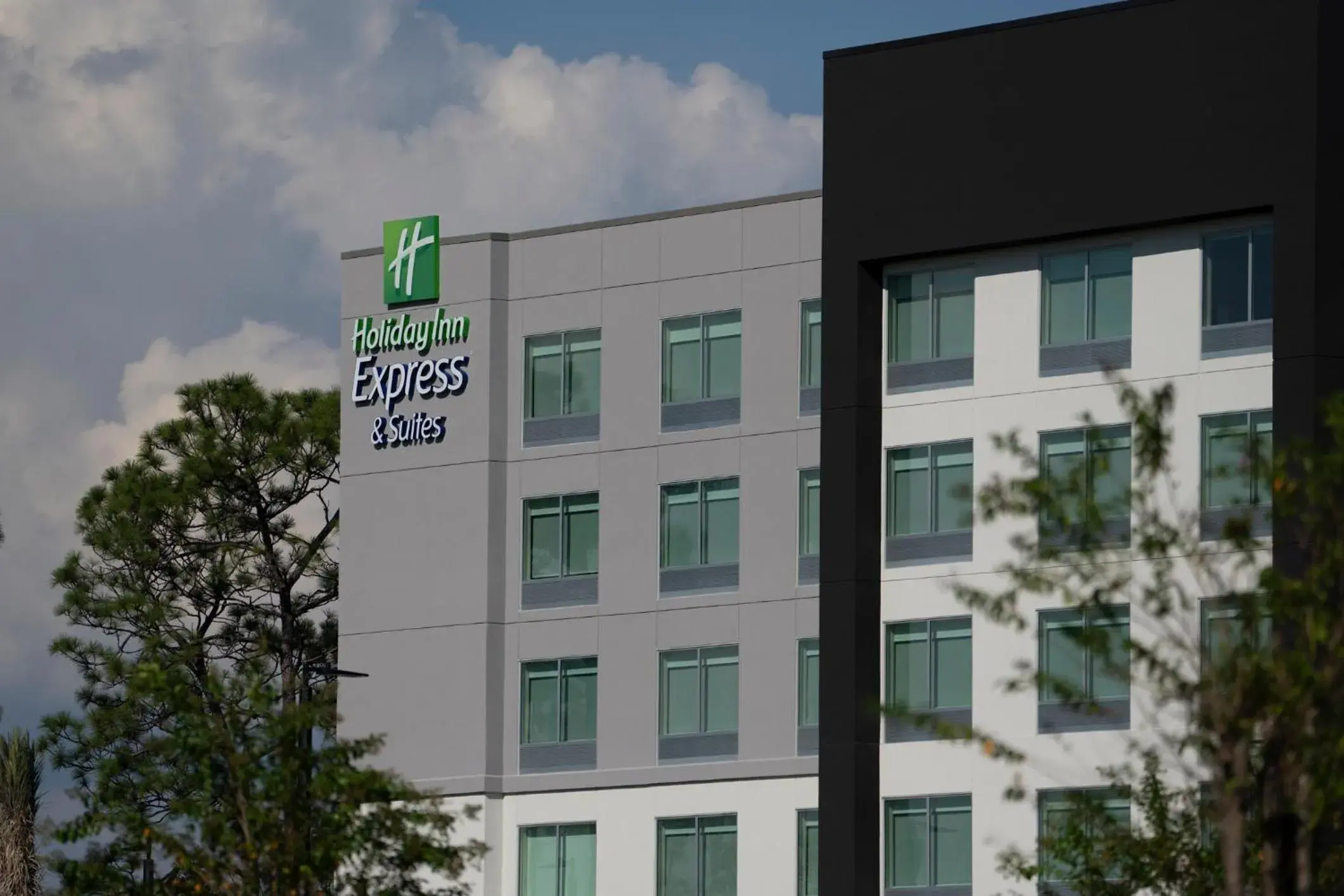Property building in Holiday Inn Express & Suites Fort Walton Beach - Eglin Area by IHG Property building in Holiday Inn Express & Suites Fort Walton Beach - Eglin Area by IHG