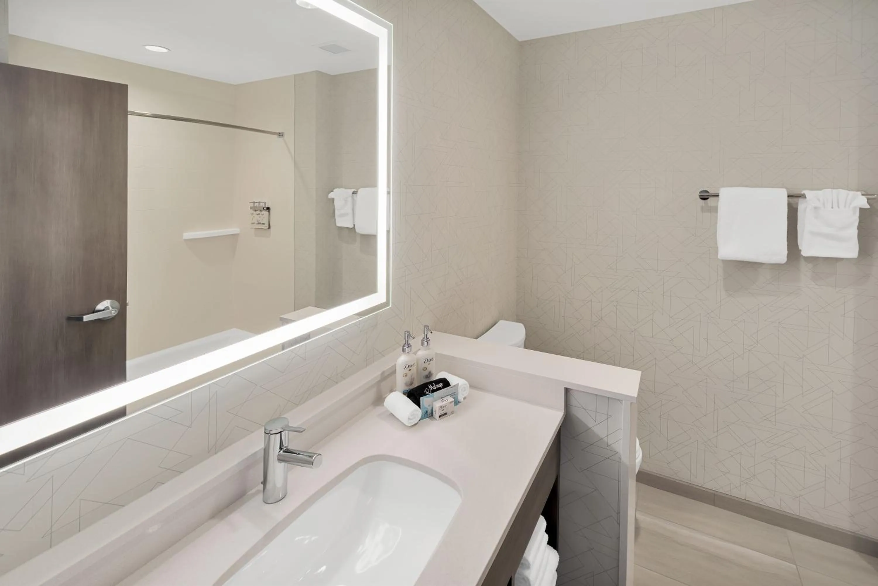 Bathroom in Holiday Inn Express & Suites Fort Walton Beach - Eglin Area by IHG