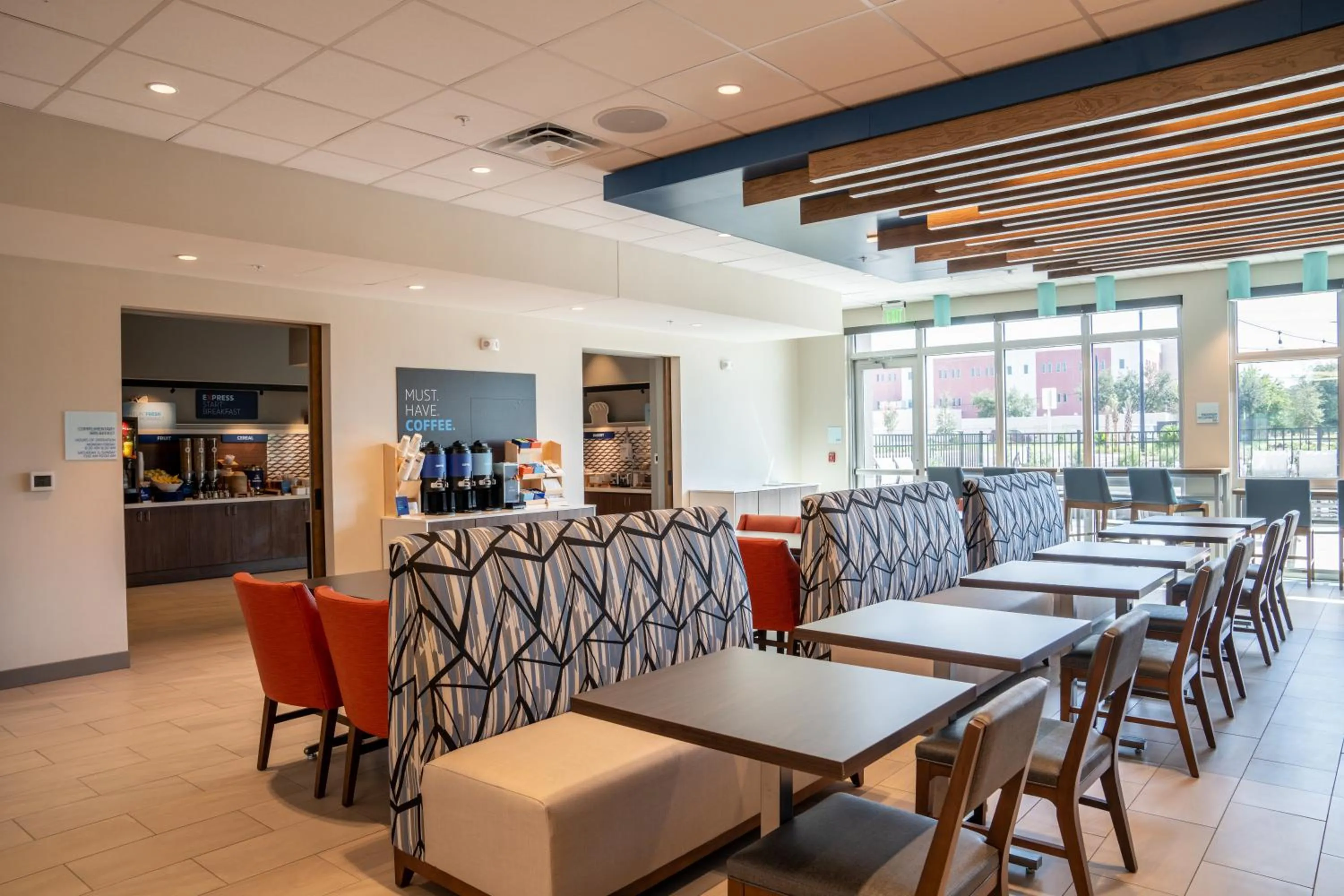 Lobby or reception in Holiday Inn Express & Suites Fort Walton Beach - Eglin Area by IHG