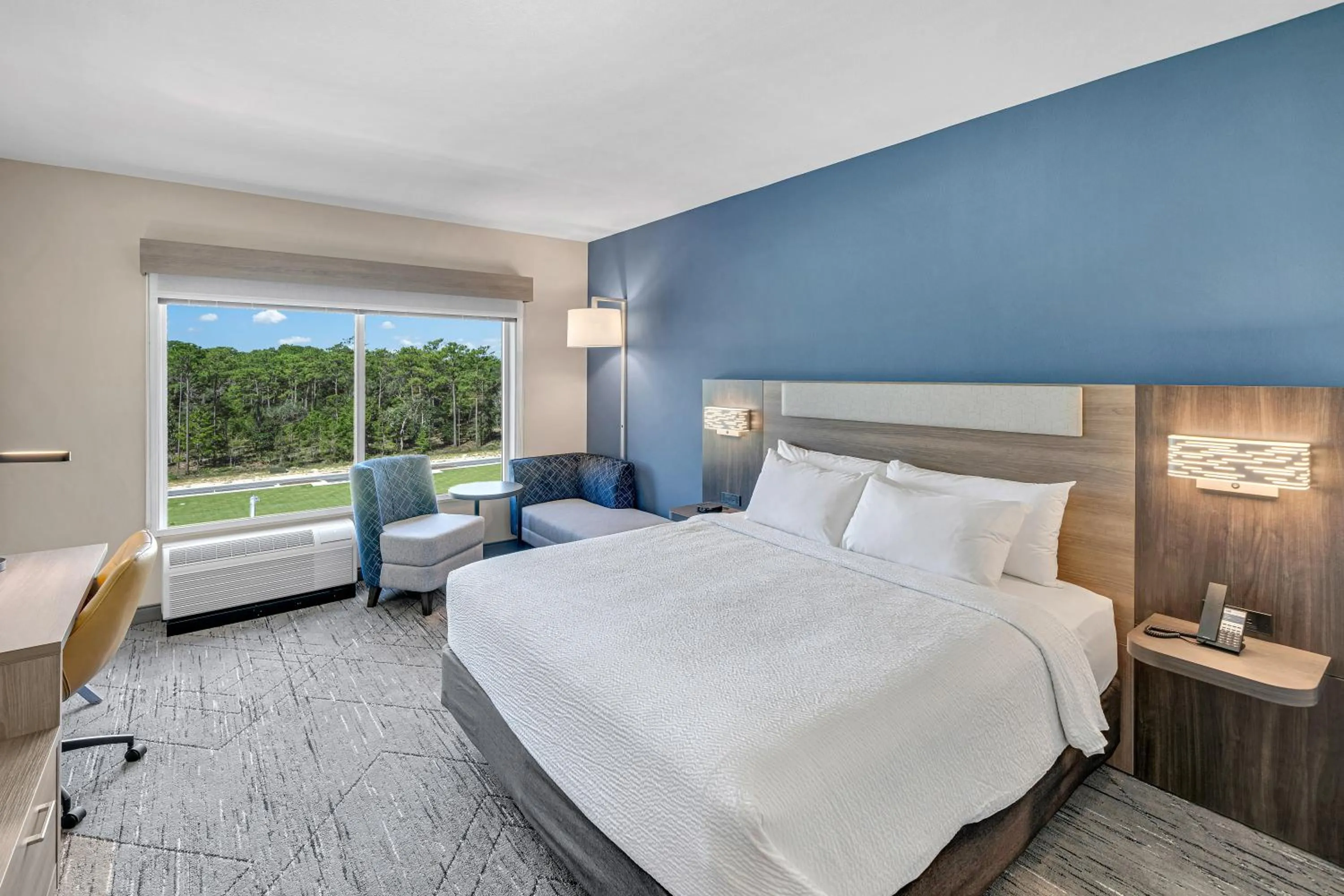 Bed in Holiday Inn Express & Suites Fort Walton Beach - Eglin Area by IHG