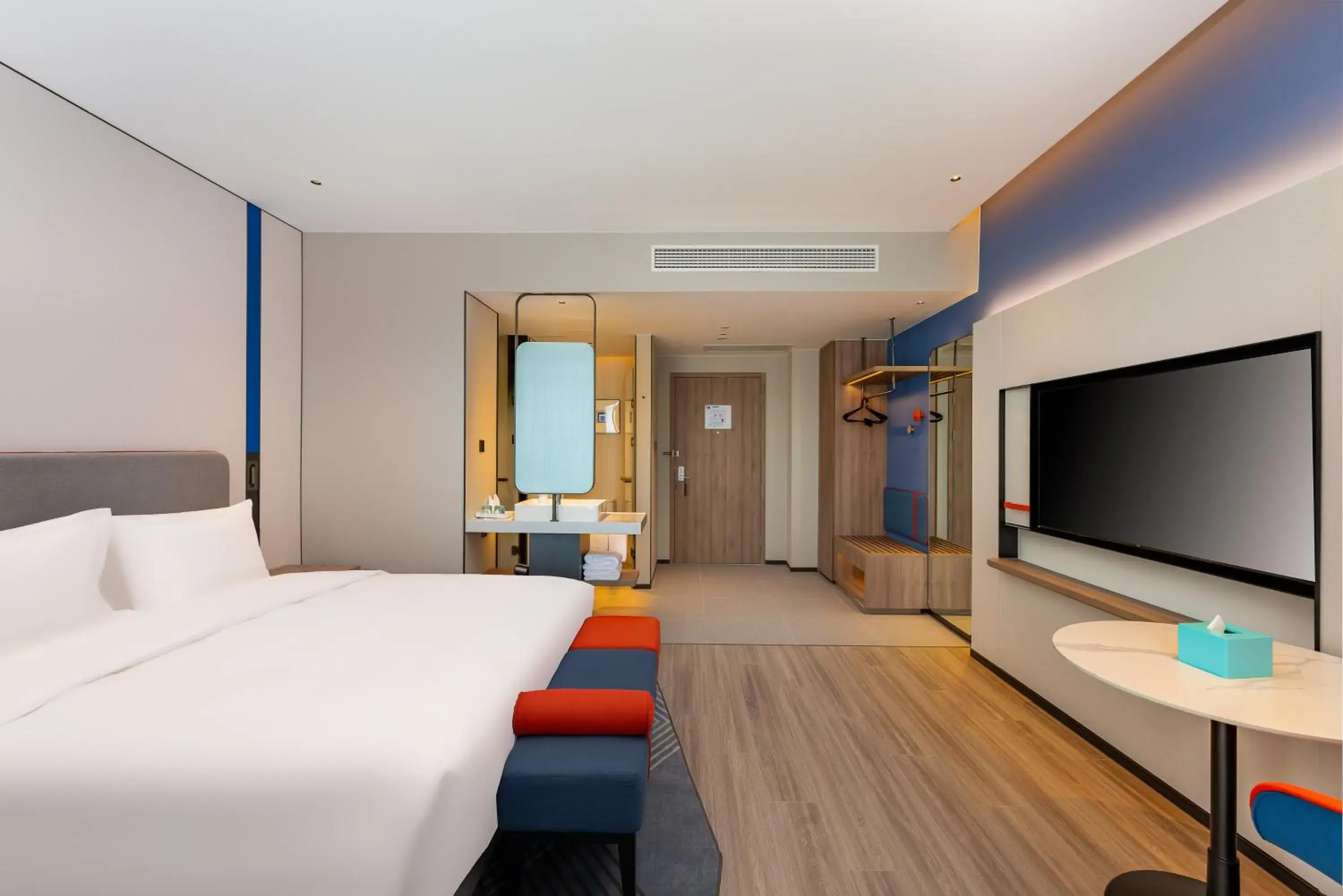 Standard King Room - Disability Access in Holiday Inn Express Haimen City Center by IHG Standard King Room - Disability Access in Holiday Inn Express Haimen City Center by IHG