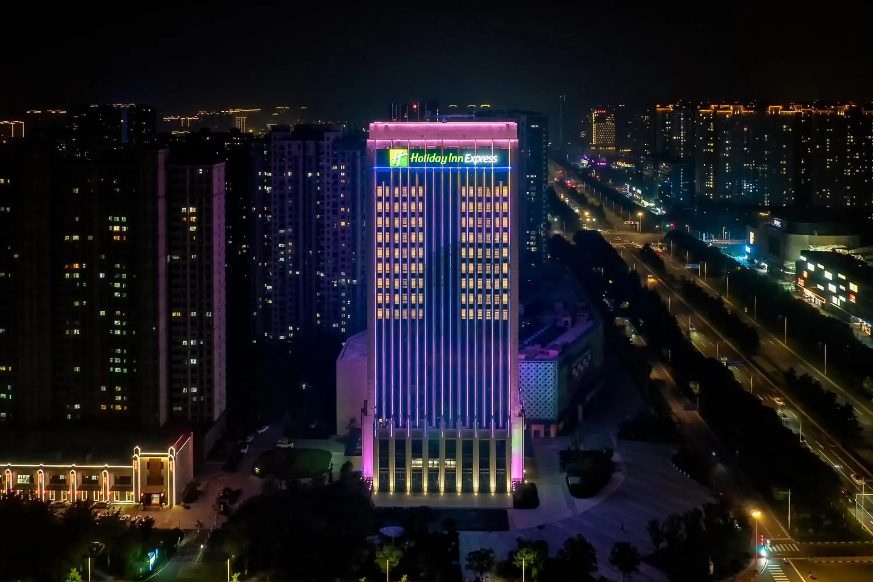 Property building in Holiday Inn Express Haimen City Center by IHG Property building in Holiday Inn Express Haimen City Center by IHG