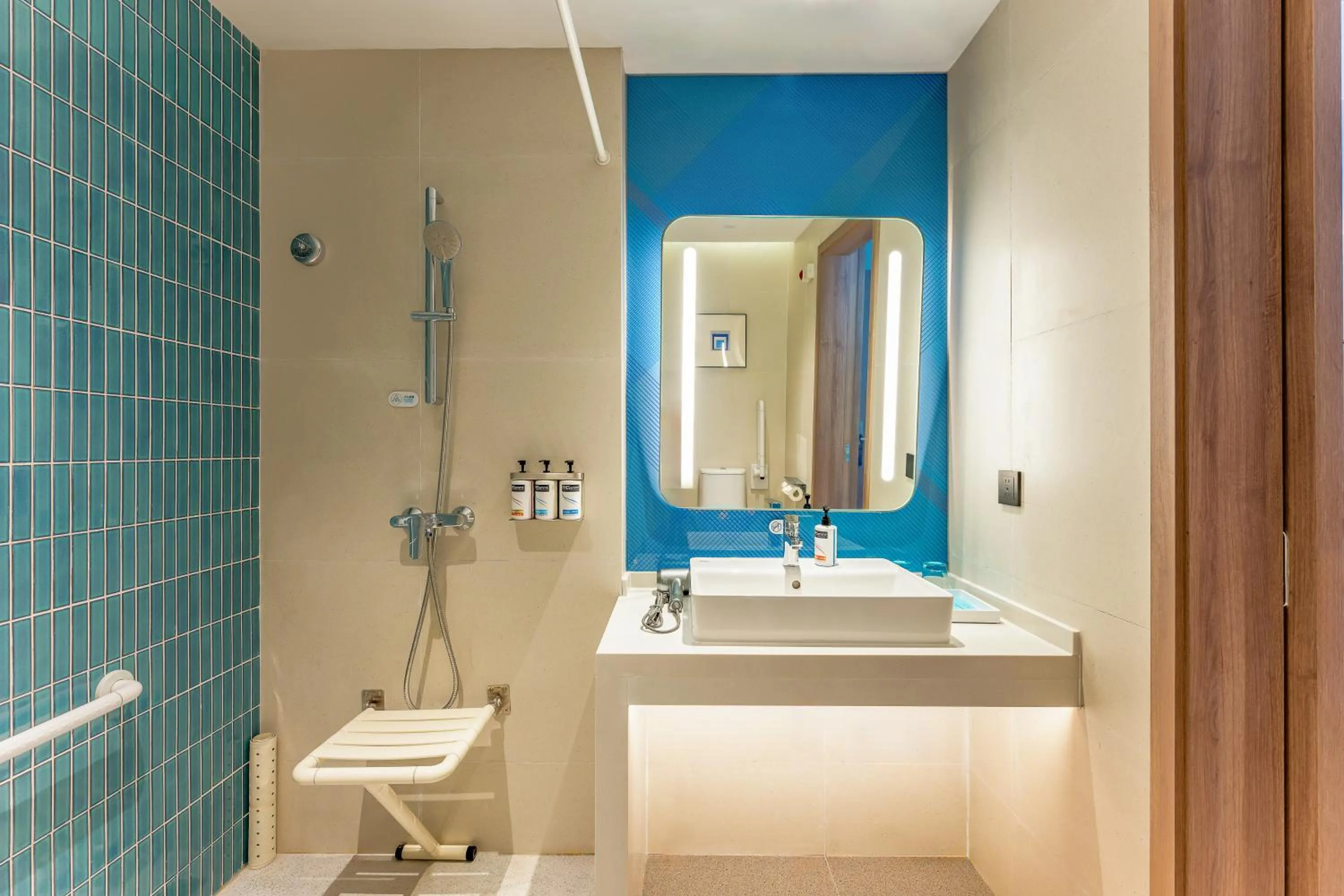 Toilet in Holiday Inn Express Haimen City Center by IHG