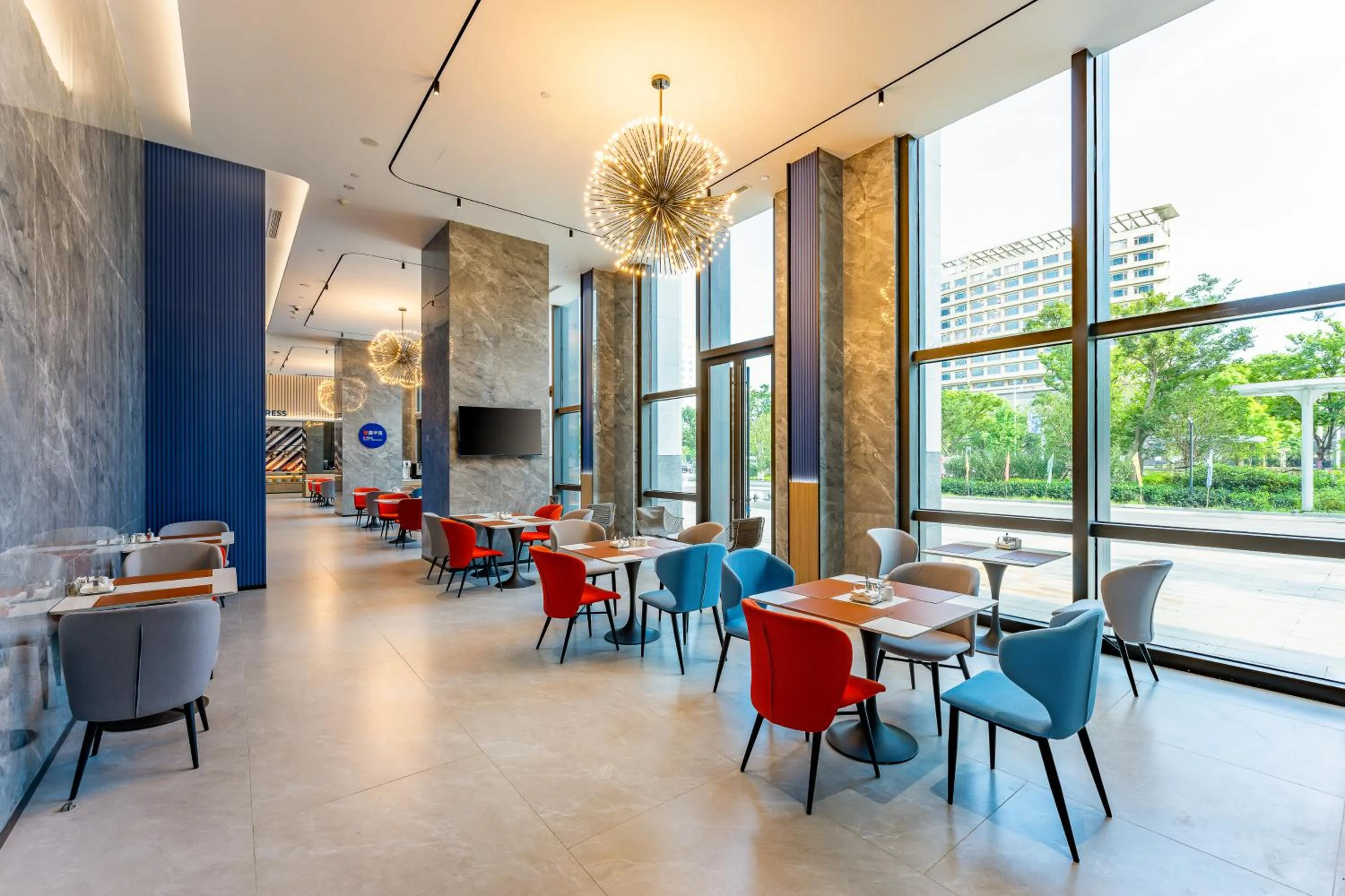 Restaurant/places to eat in Holiday Inn Express Haimen City Center by IHG