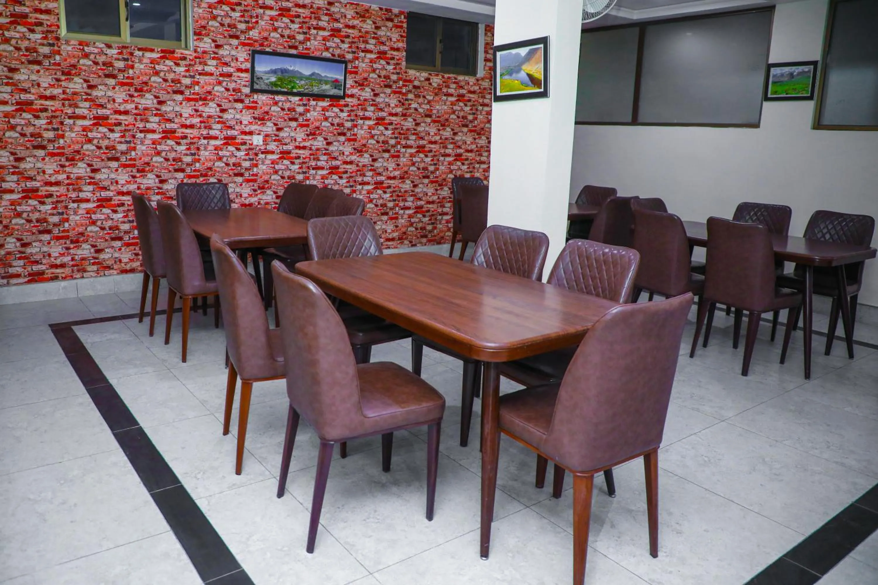 Restaurant/places to eat in Yak Sarai Hotel & Restaurant