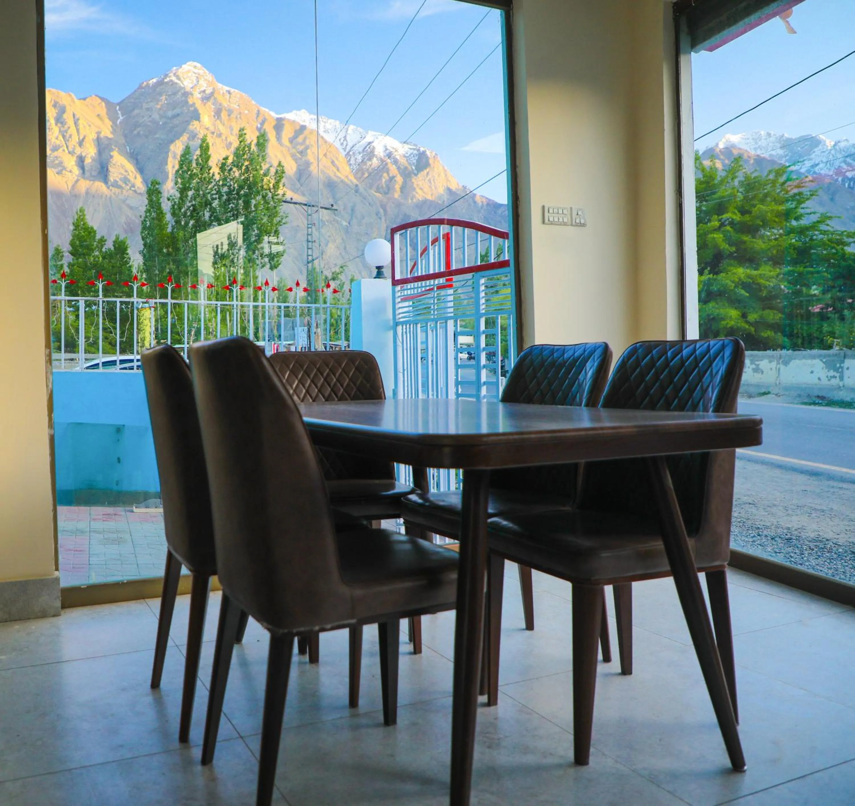 Restaurant/places to eat in Yak Sarai Hotel & Restaurant