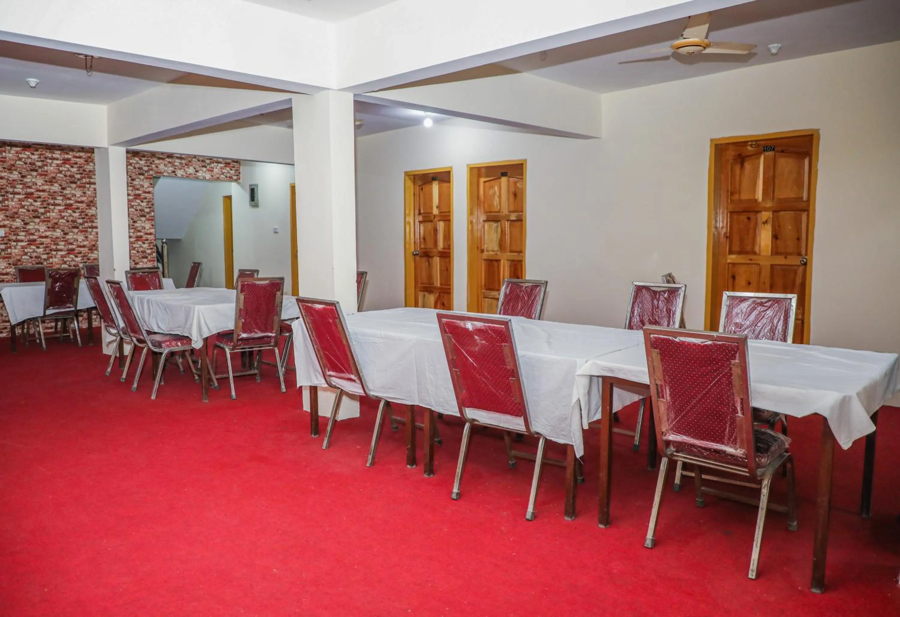Restaurant/places to eat in Yak Sarai Hotel & Restaurant