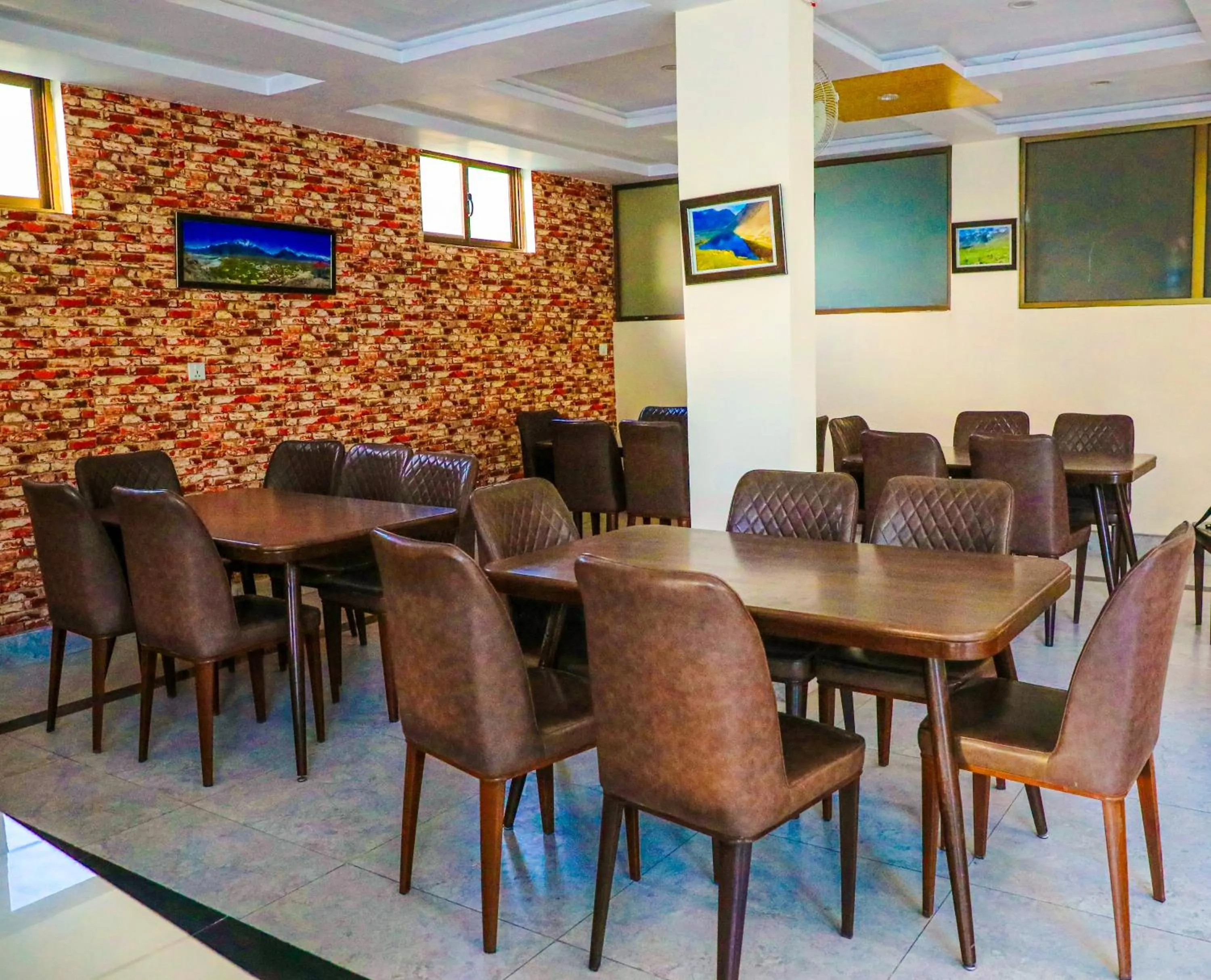Restaurant/places to eat in Yak Sarai Hotel & Restaurant