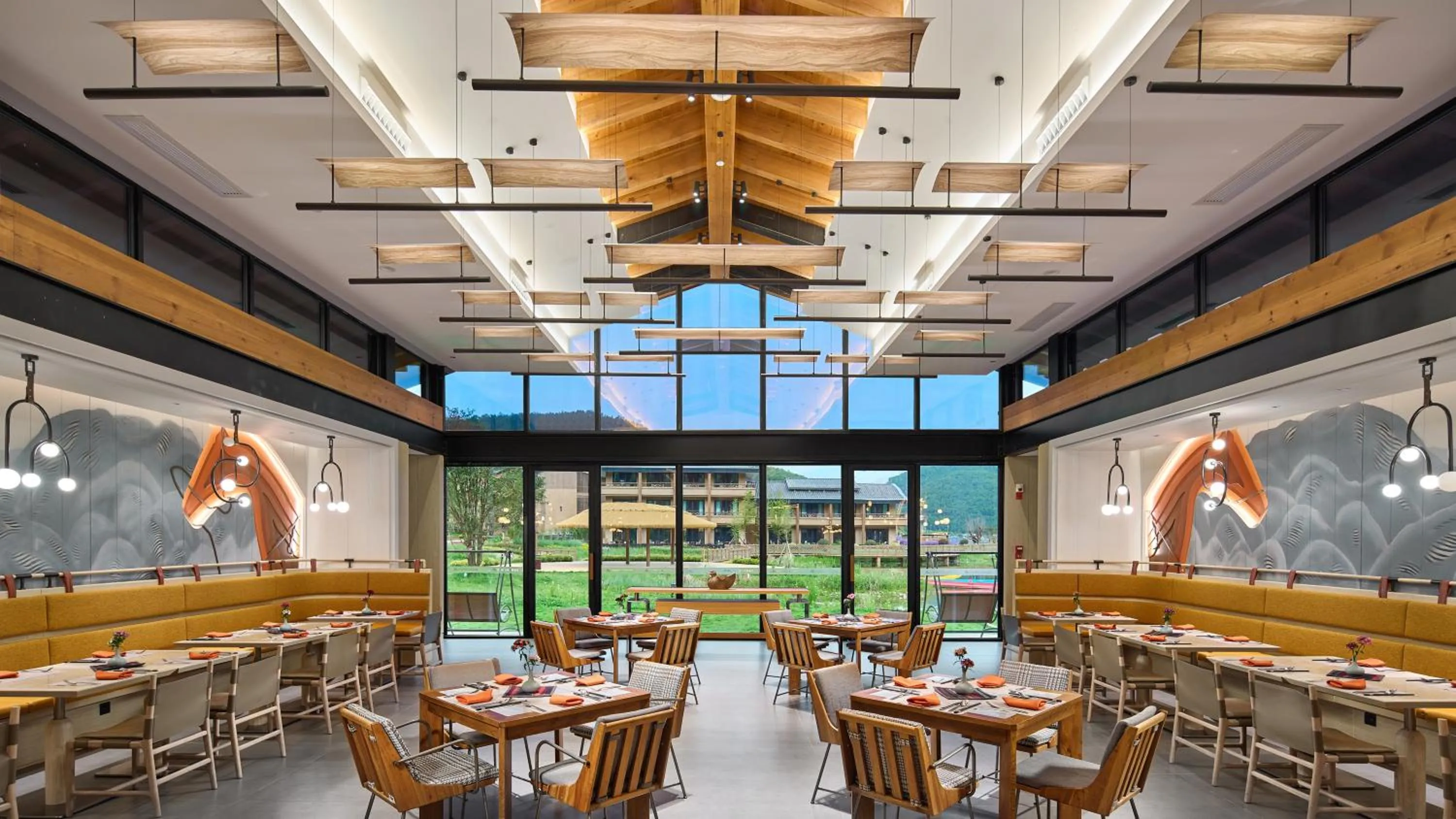 Restaurant/places to eat in Hotel Indigo Lugu Lake by IHG