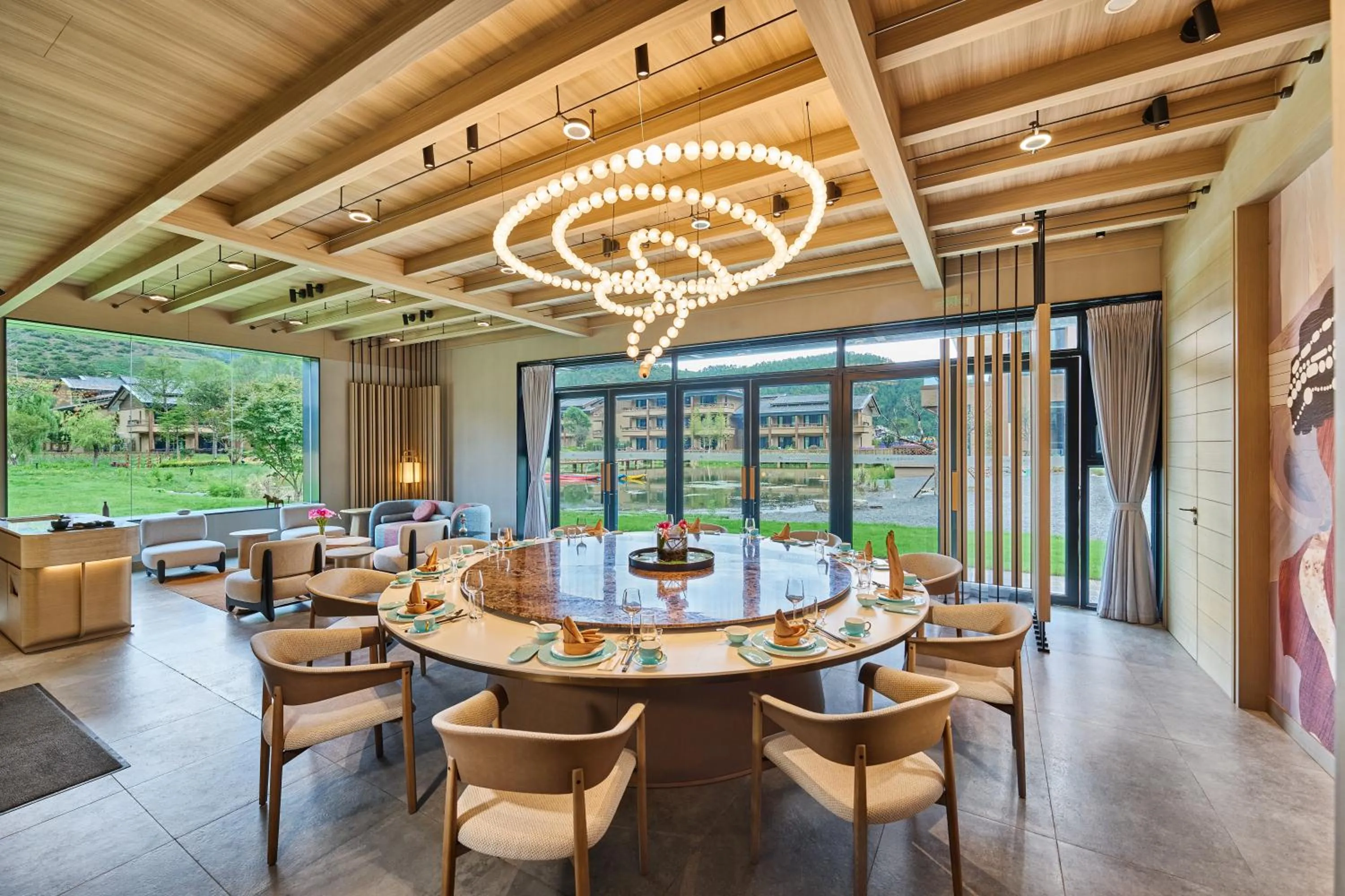 Restaurant/places to eat in Hotel Indigo Lugu Lake by IHG