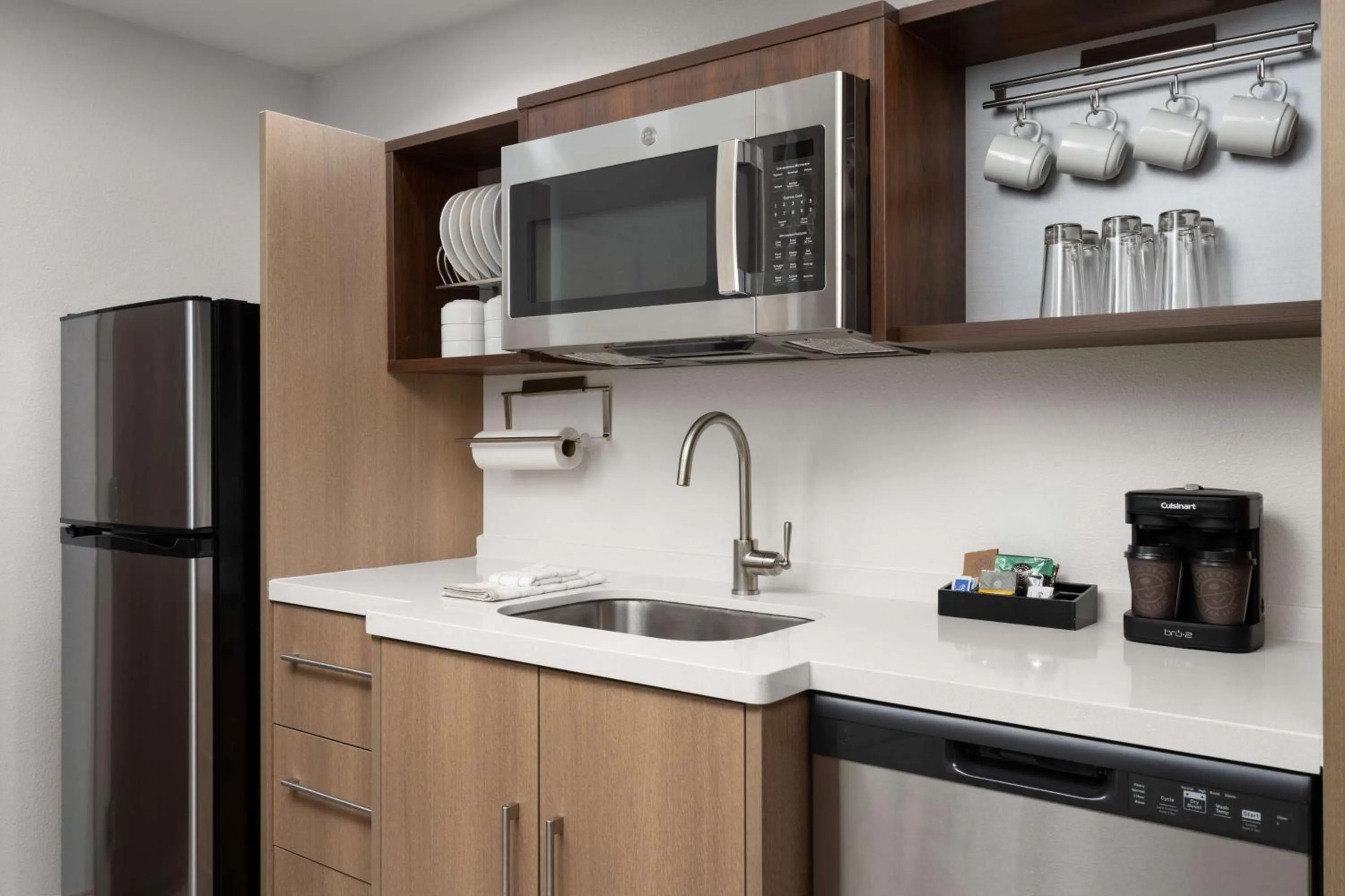 Kitchen or kitchenette in Home2 Suites By Hilton Winter Haven