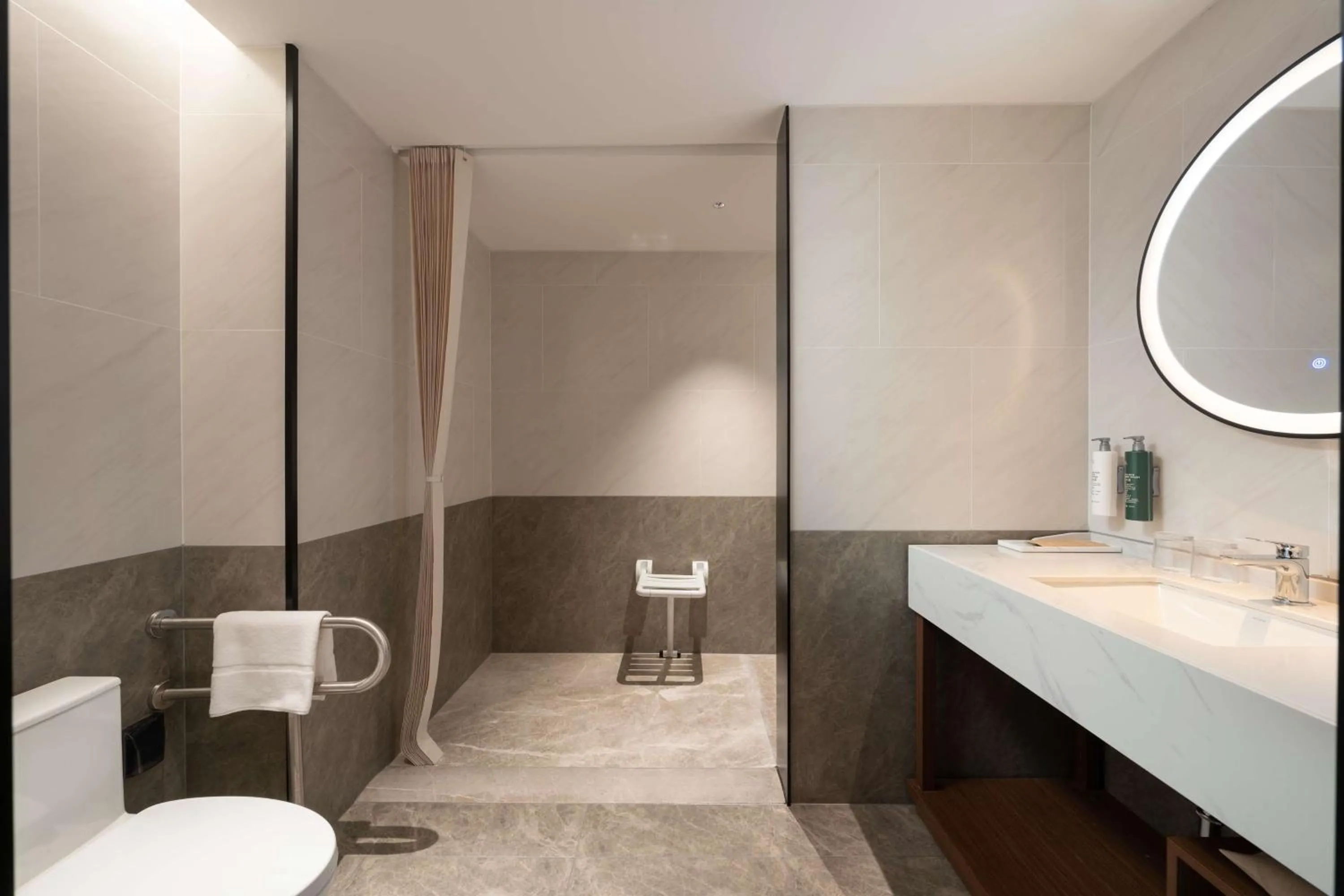 Bathroom in Hilton Garden Inn Tianjin Railway Station