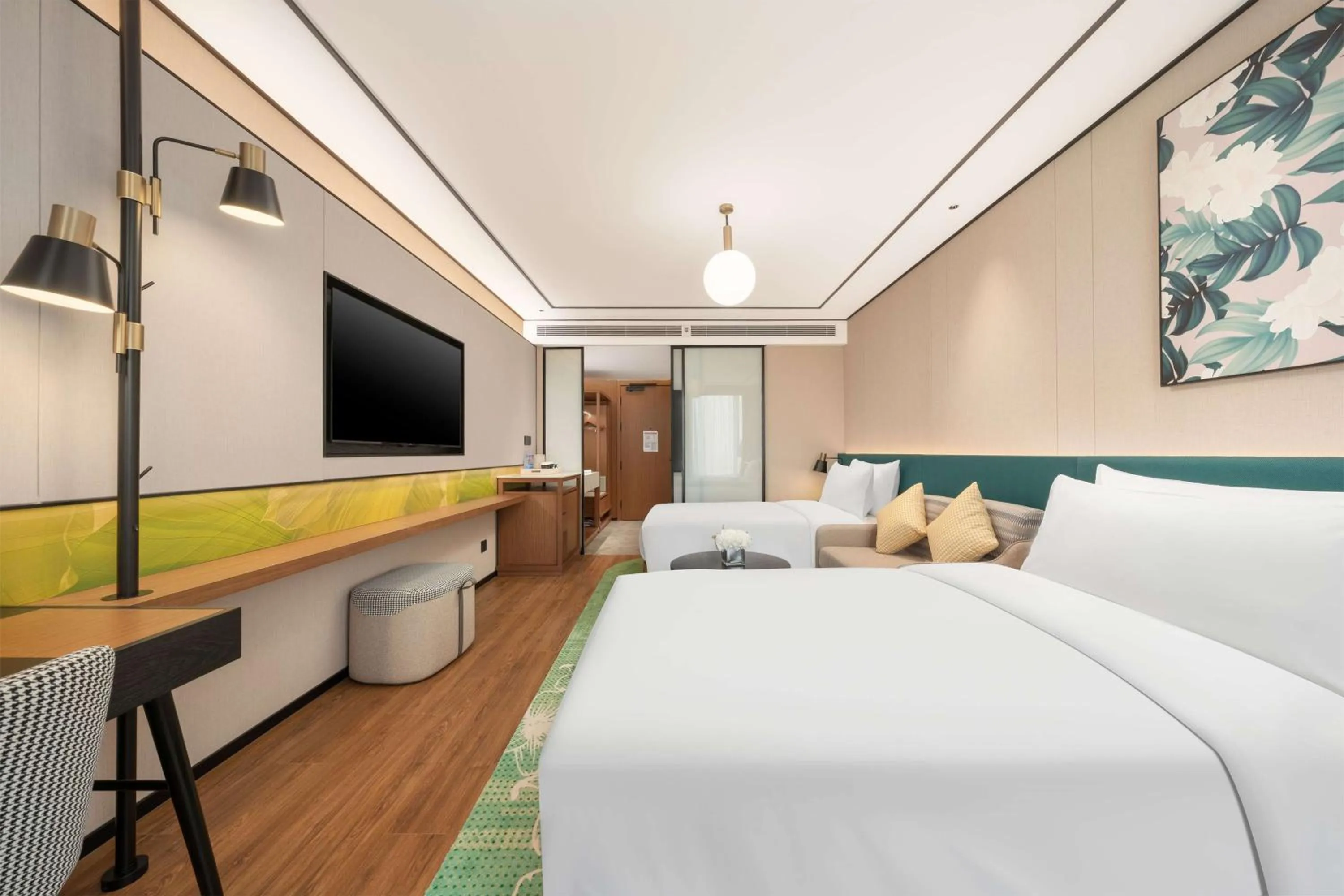 Living room, Bed in Hilton Garden Inn Tianjin Railway Station