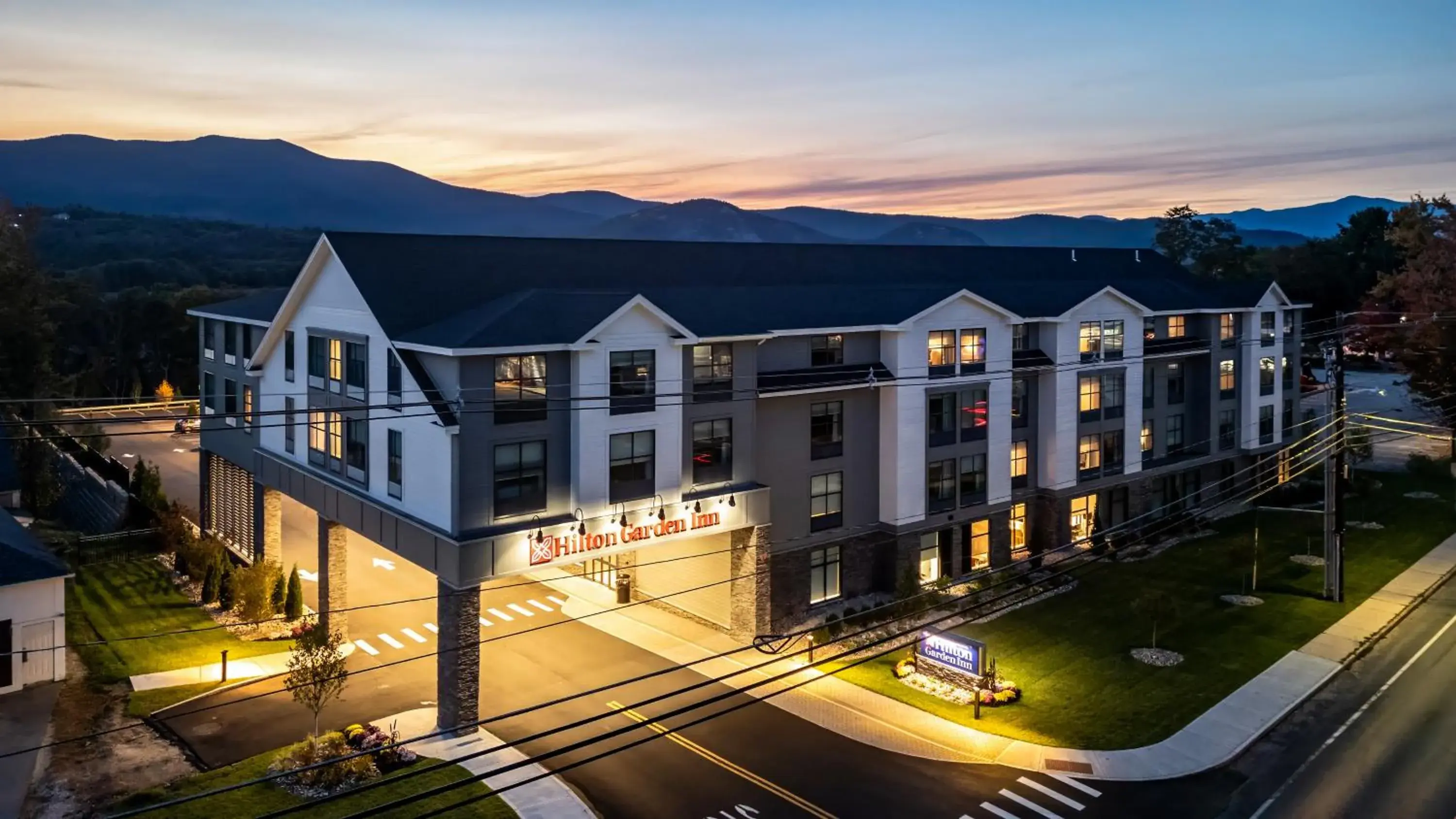 Property building in Hilton Garden Inn North Conway Property building in Hilton Garden Inn North Conway