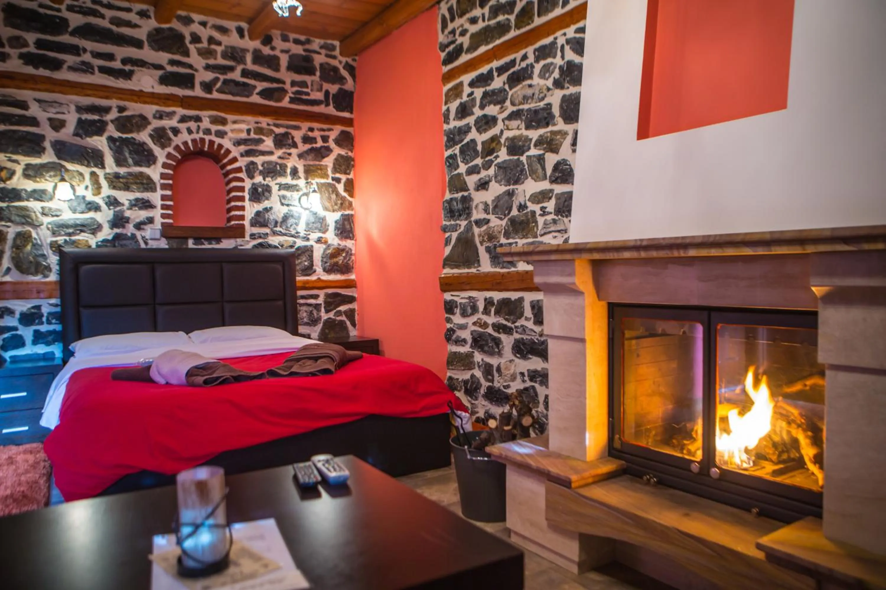 Bedroom, Bed in Enastron