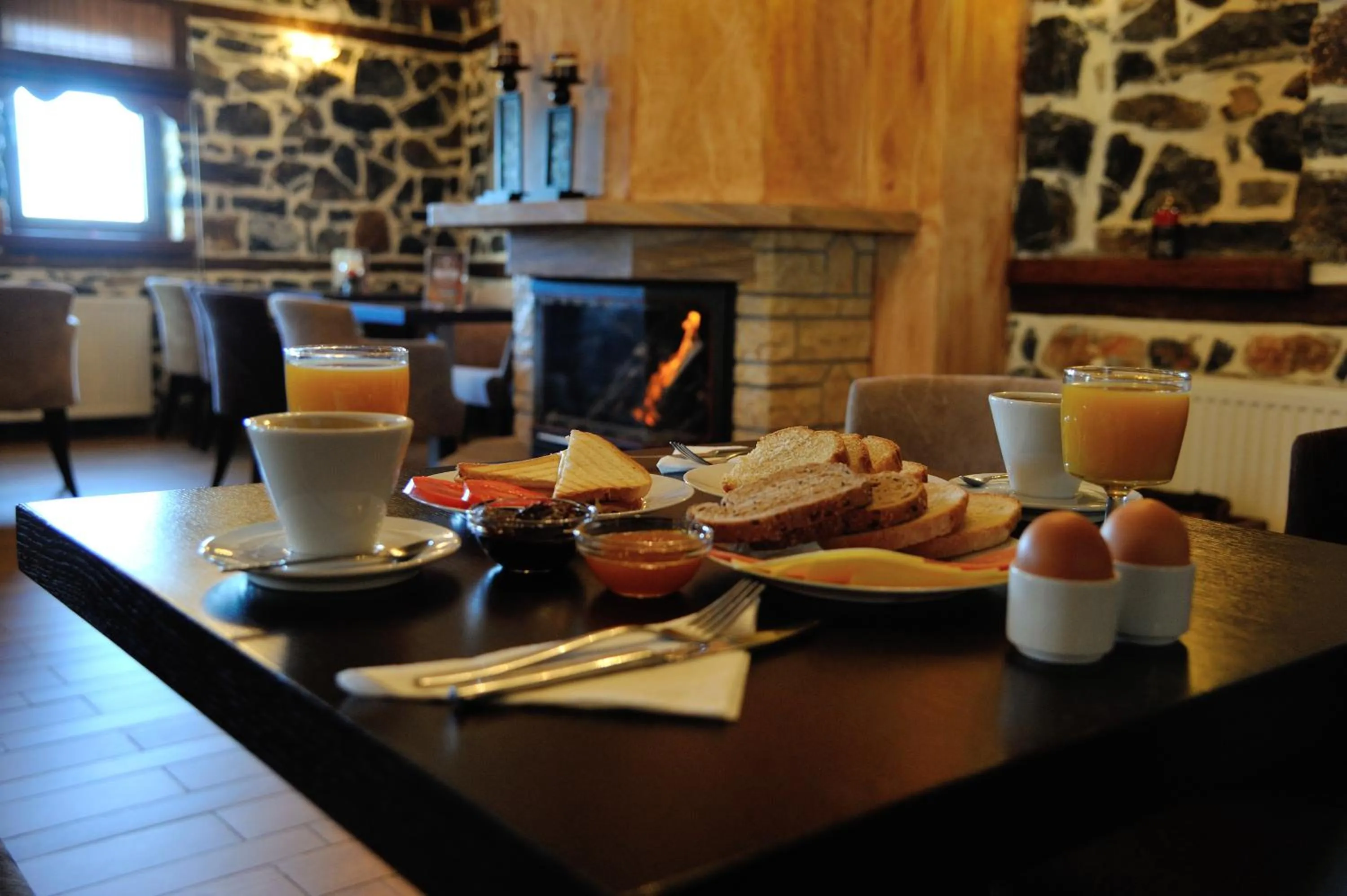 Communal lounge/ TV room in Enastron