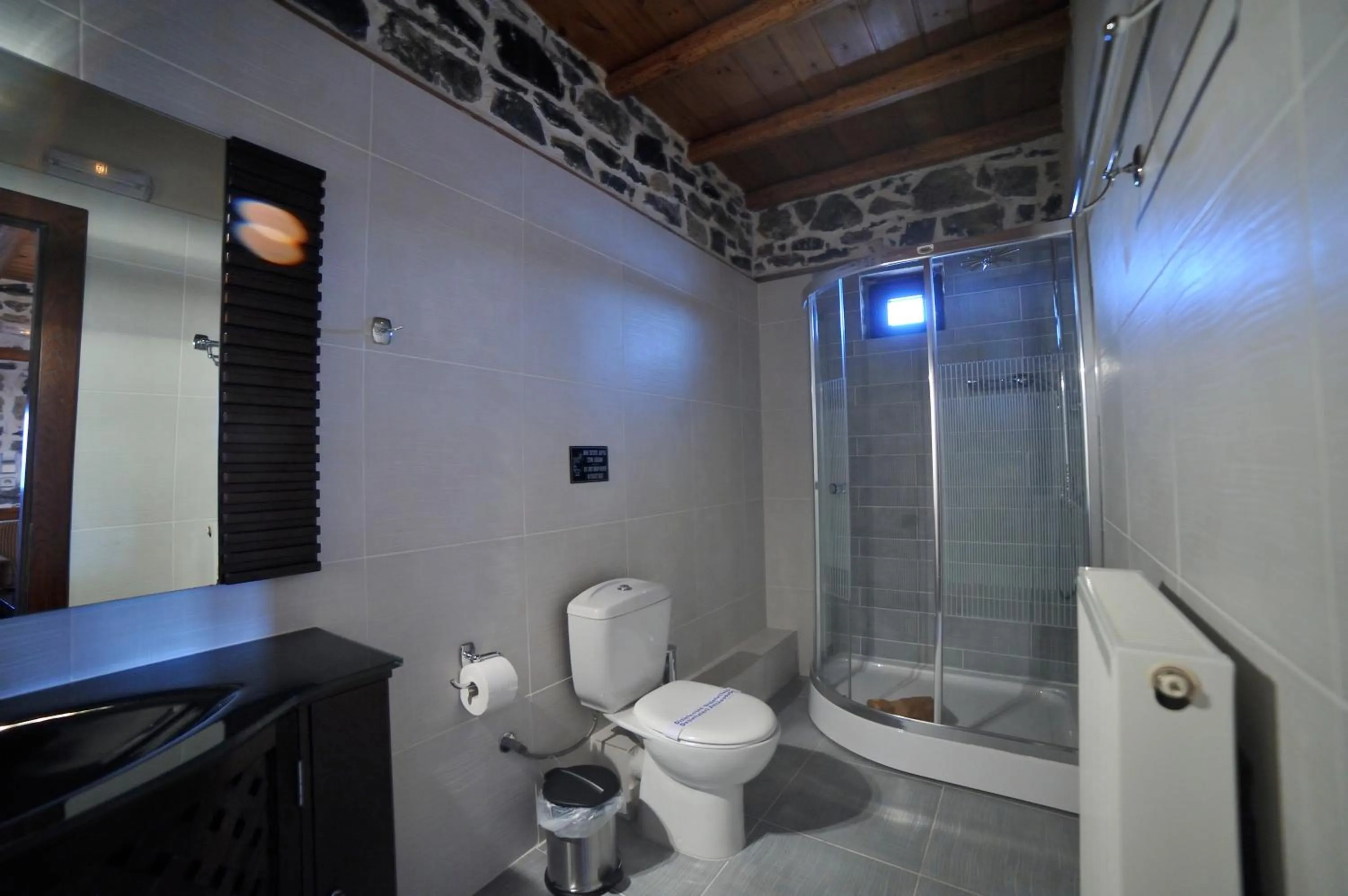 Bathroom in Enastron