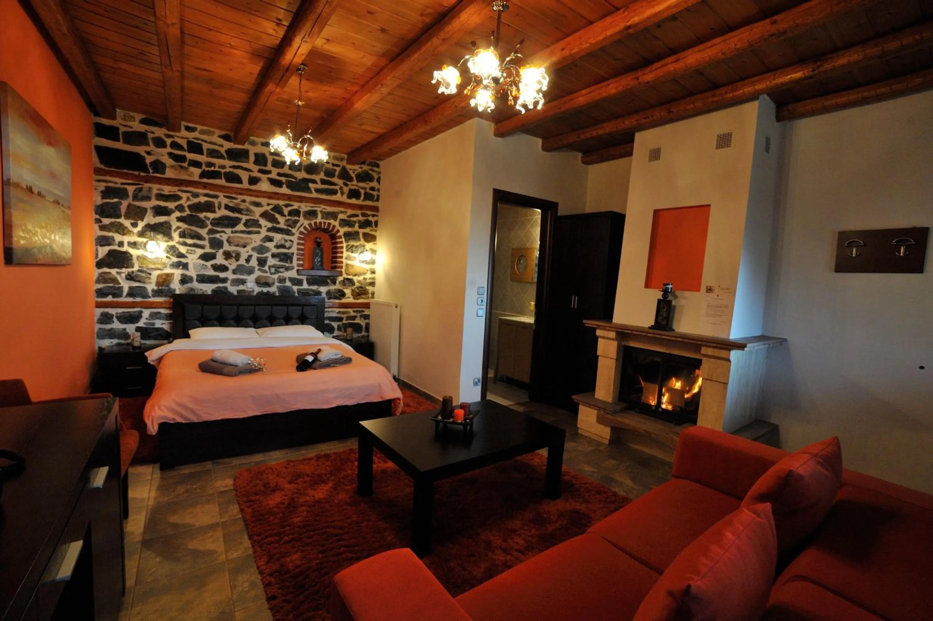 Photo of the whole room, Bed in Enastron