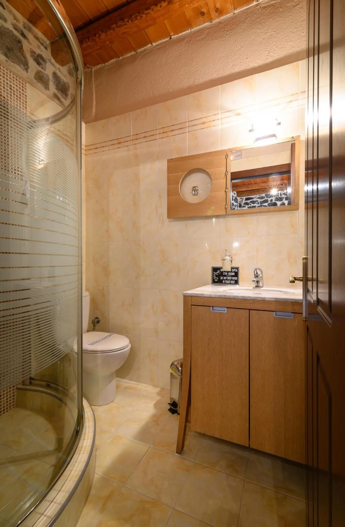 Bathroom in Enastron