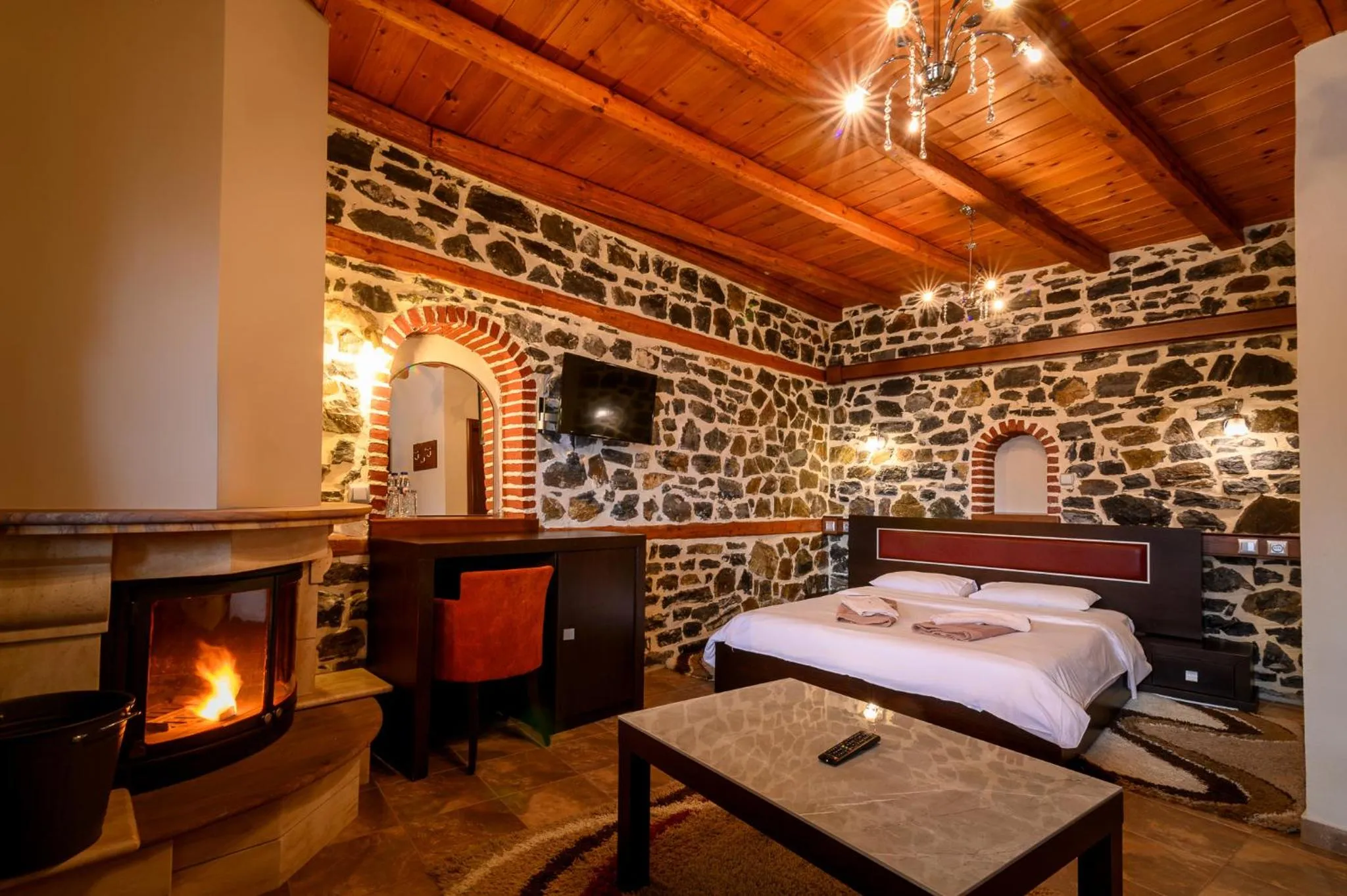 Bedroom, Bed in Enastron