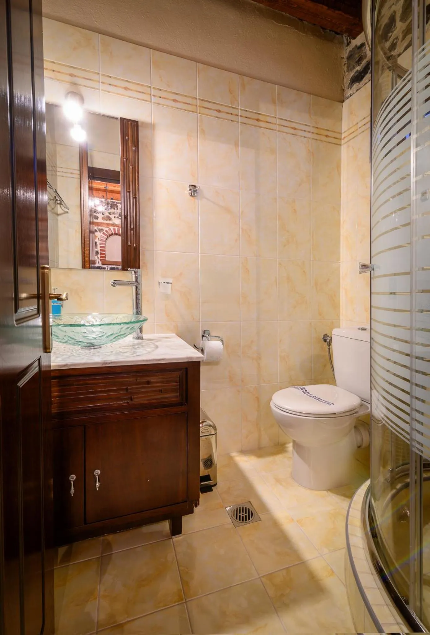 Bathroom in Enastron