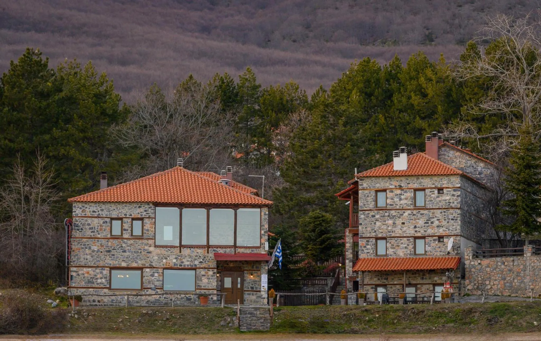 Property building in Enastron