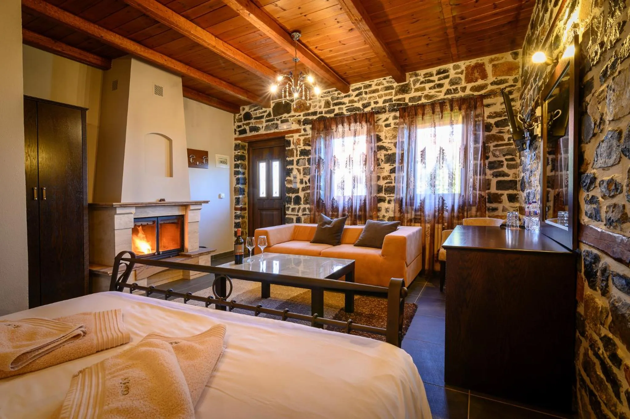 Bedroom, Bed in Enastron