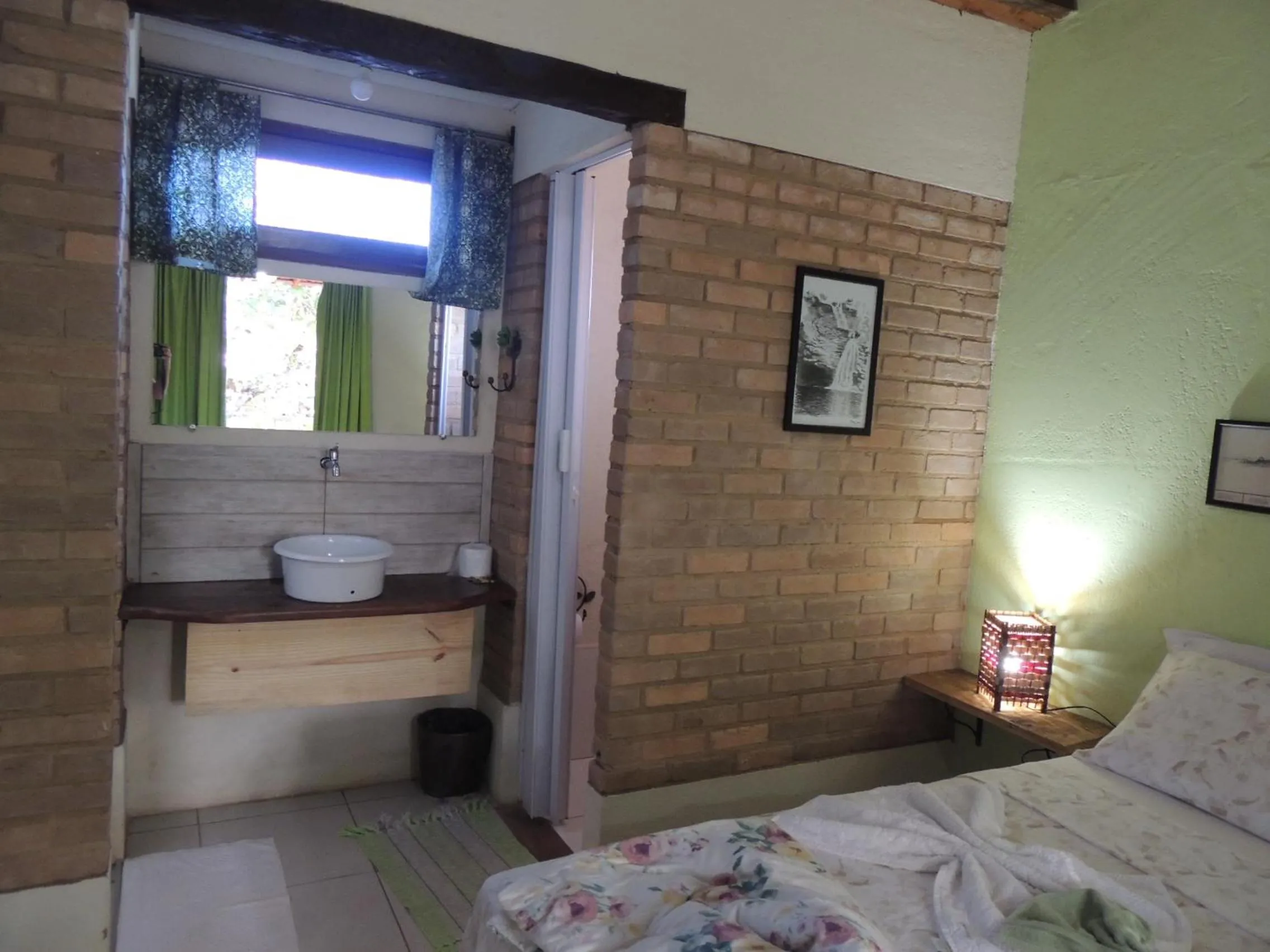 Photo of the whole room, Bed in Canto Verde Pousada
