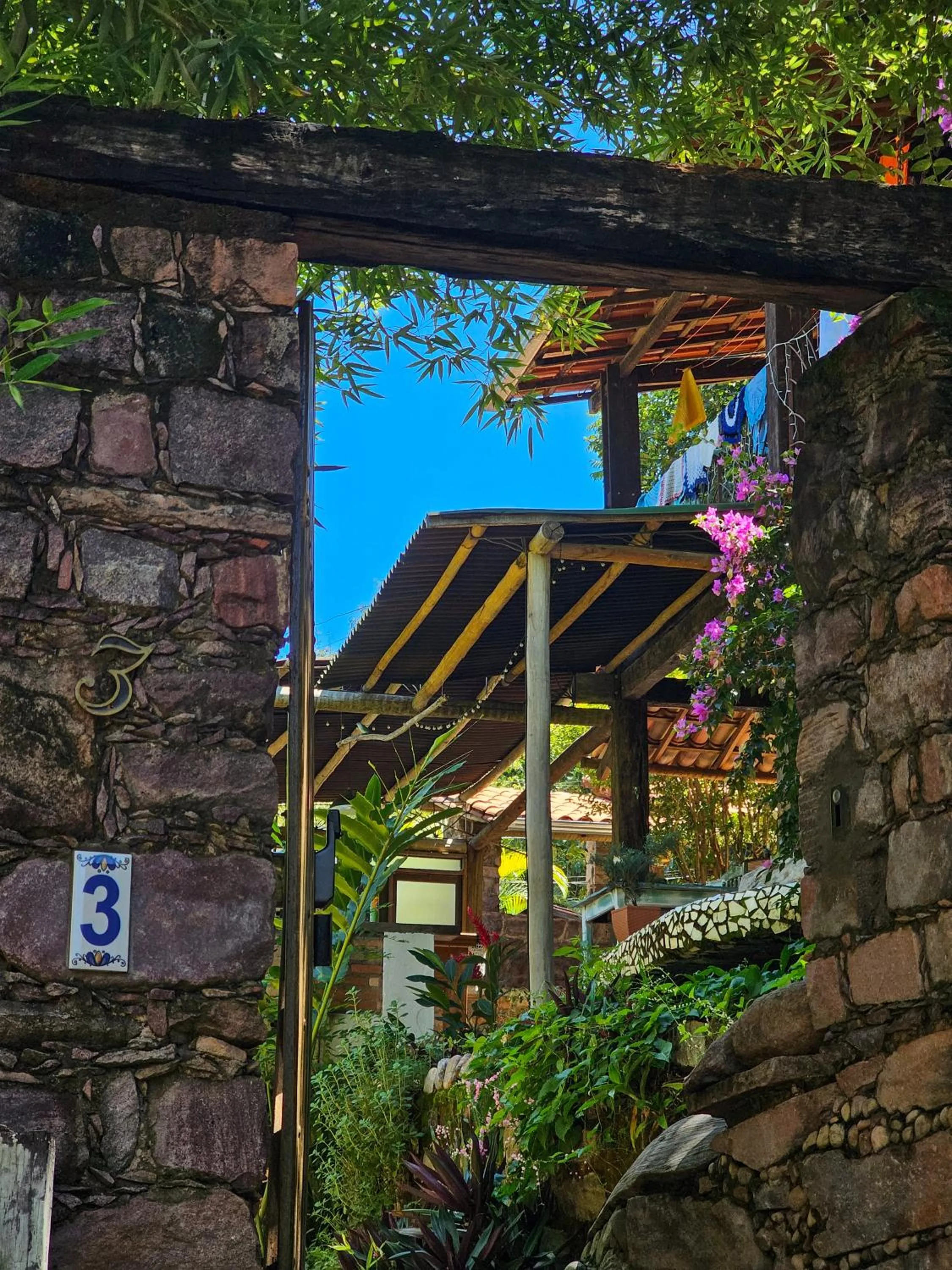 Facade/entrance in Canto Verde Pousada