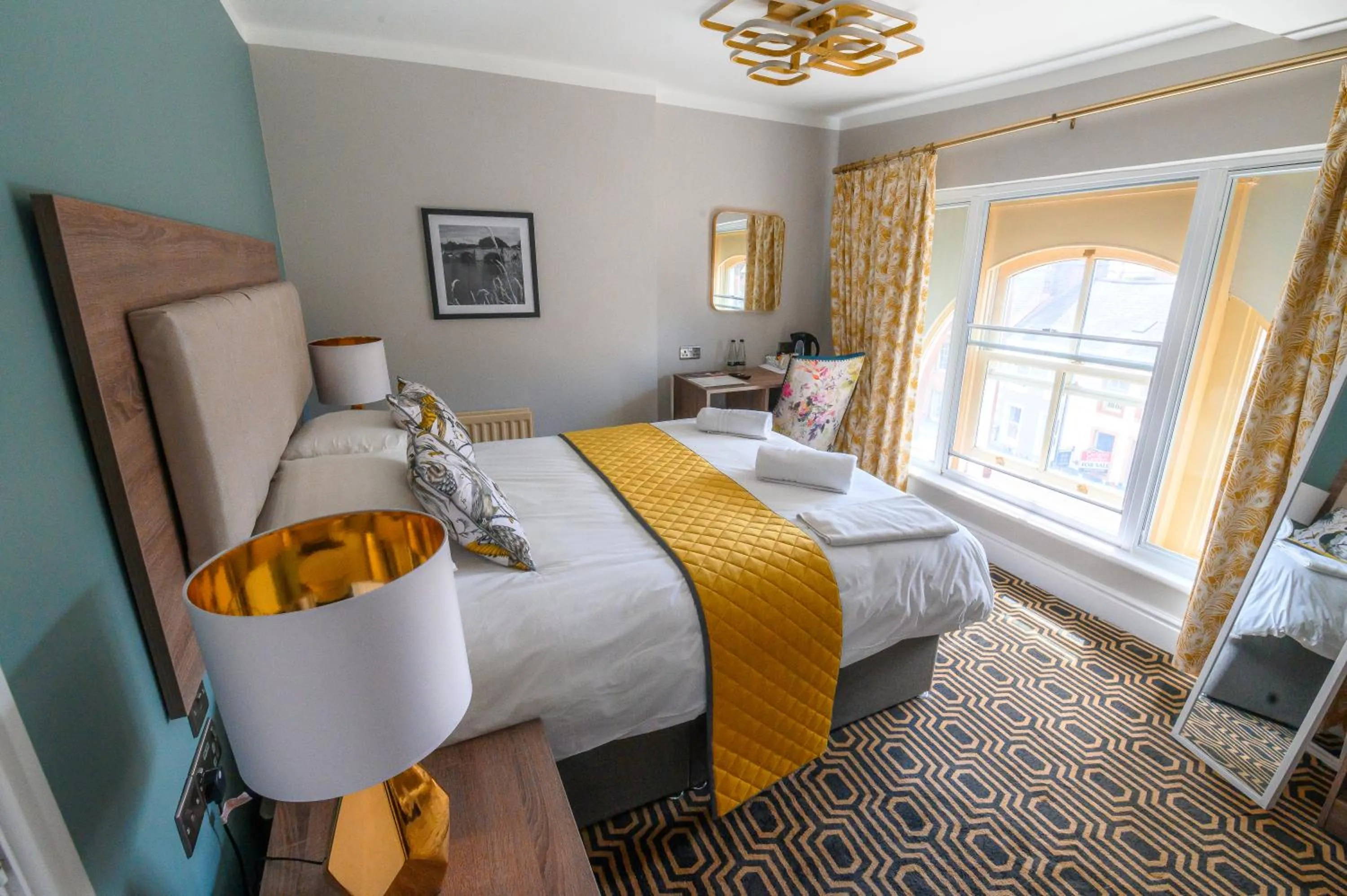 Bedroom, Bed in The George Hotel