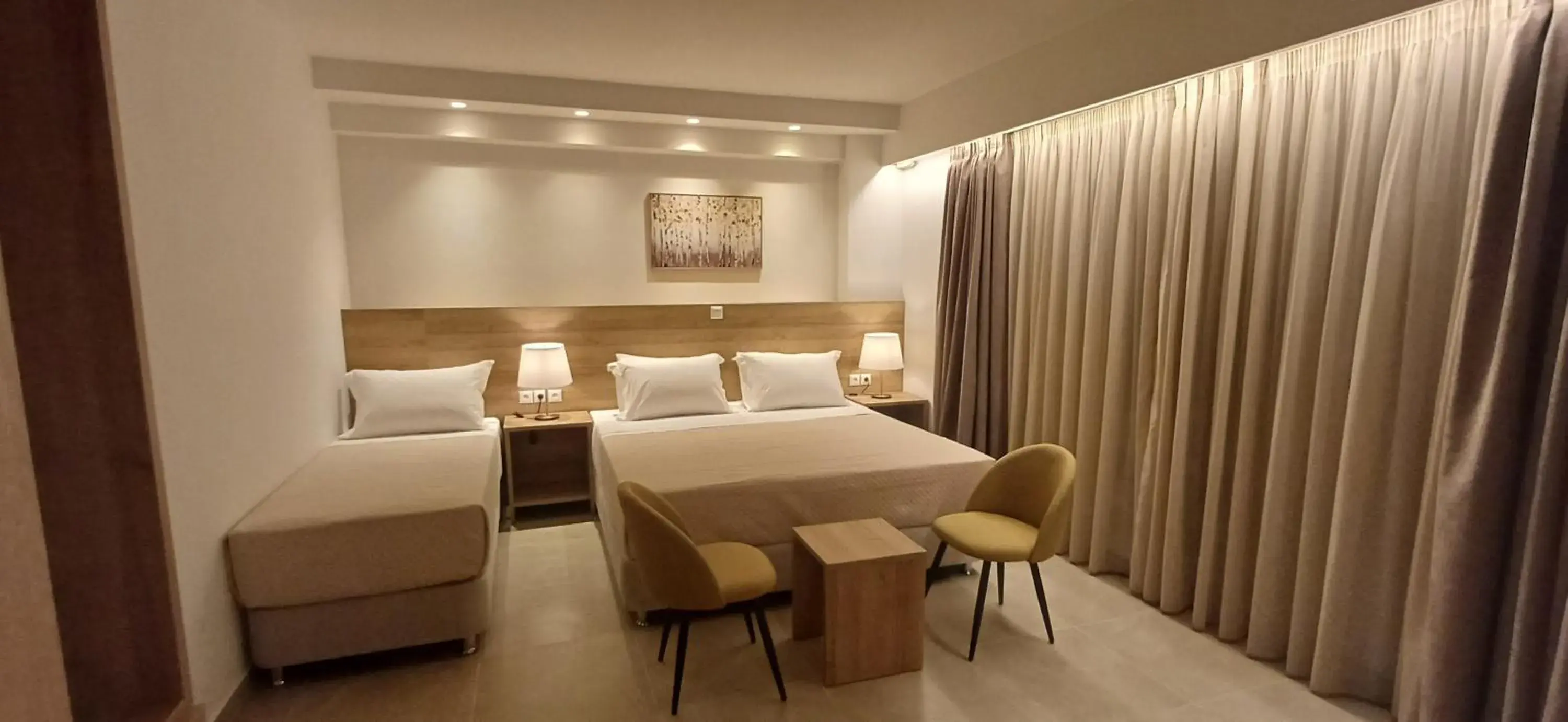 Deluxe Triple Room - single occupancy in ALPHA APARTMENTS Free Shuttle from and to the Airport Deluxe Triple Room - single occupancy in ALPHA APARTMENTS Free Shuttle from and to the Airport